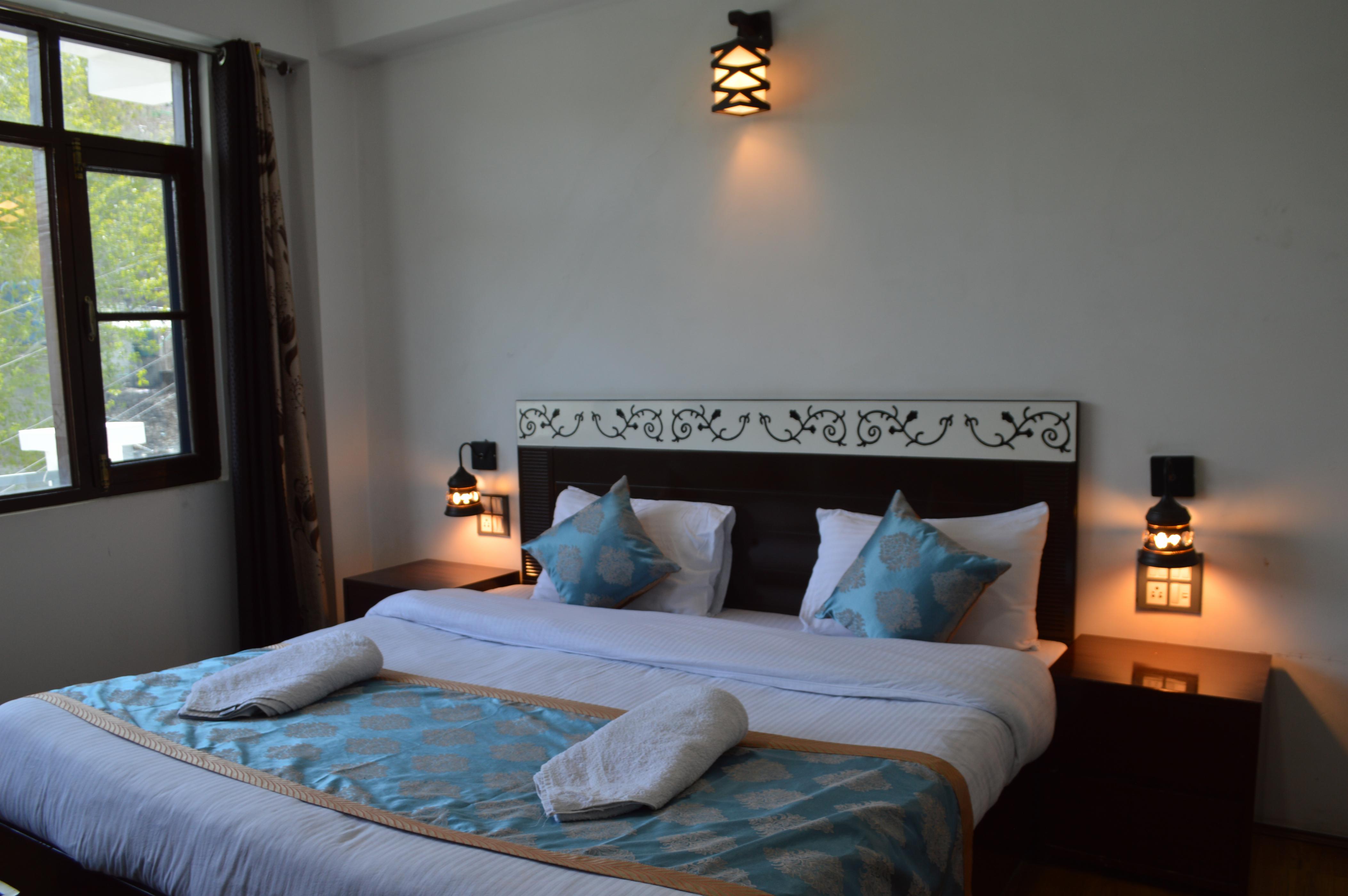 Hotel Larsa - Tap to explore photos