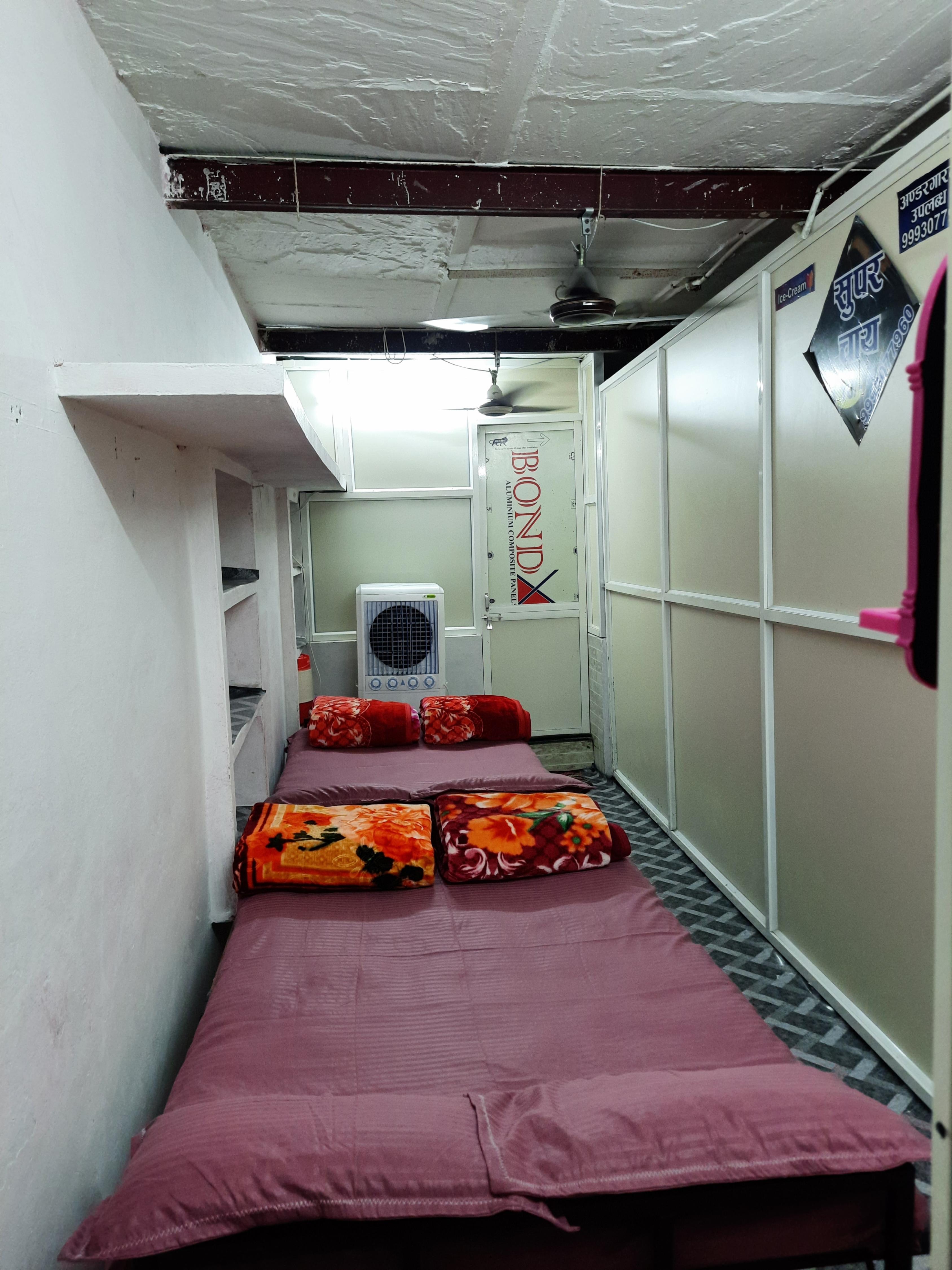 Ujjain Yatri Niwas Homestay - Tap to explore photos