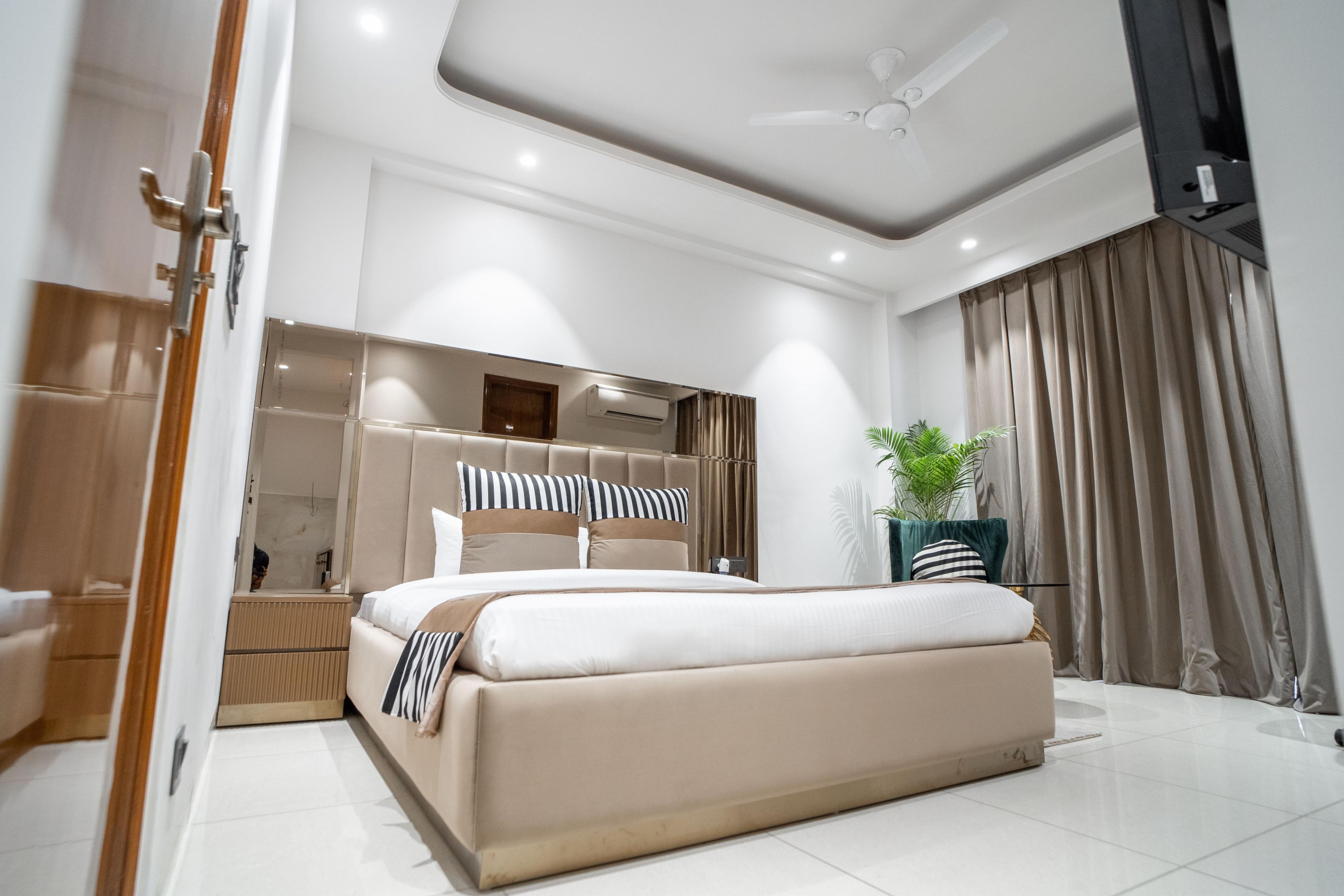Bed & Oats Luxe Stay @GolfCourse Room Type - Deluxe Studio with Balcony