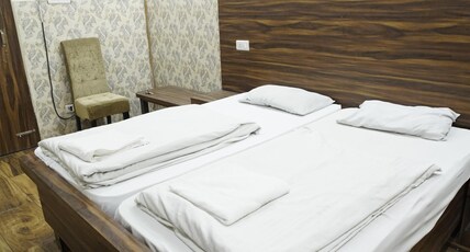 RAM KRISHNA GUEST HOUSE Room Type - DELUXE  AC double bed room