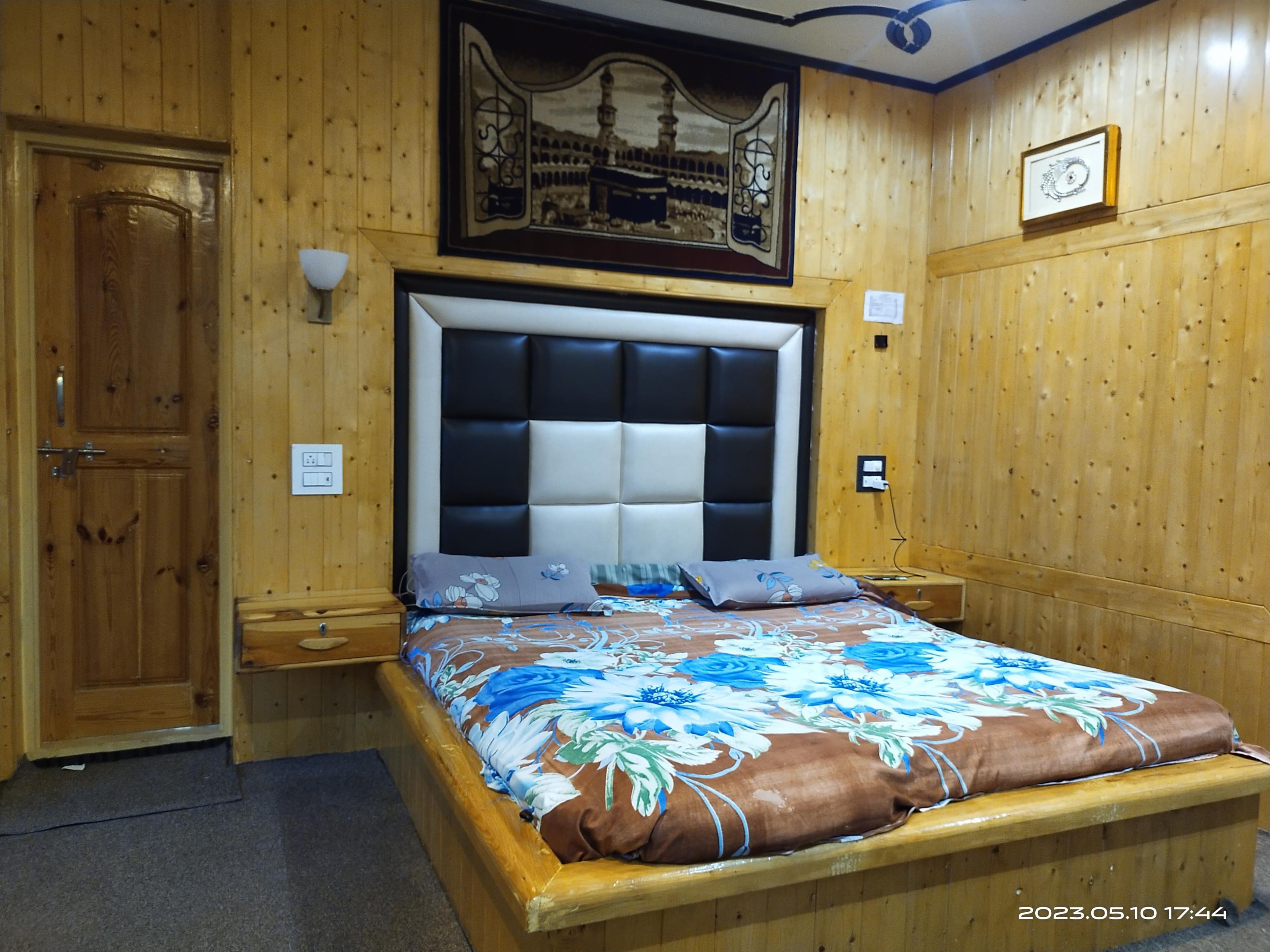Moonlight homestay Gulmarg - Tap to explore photos