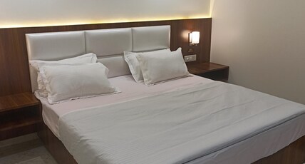 hotel royal palace near Kal ka chowk ambala Room Type - Deluxe