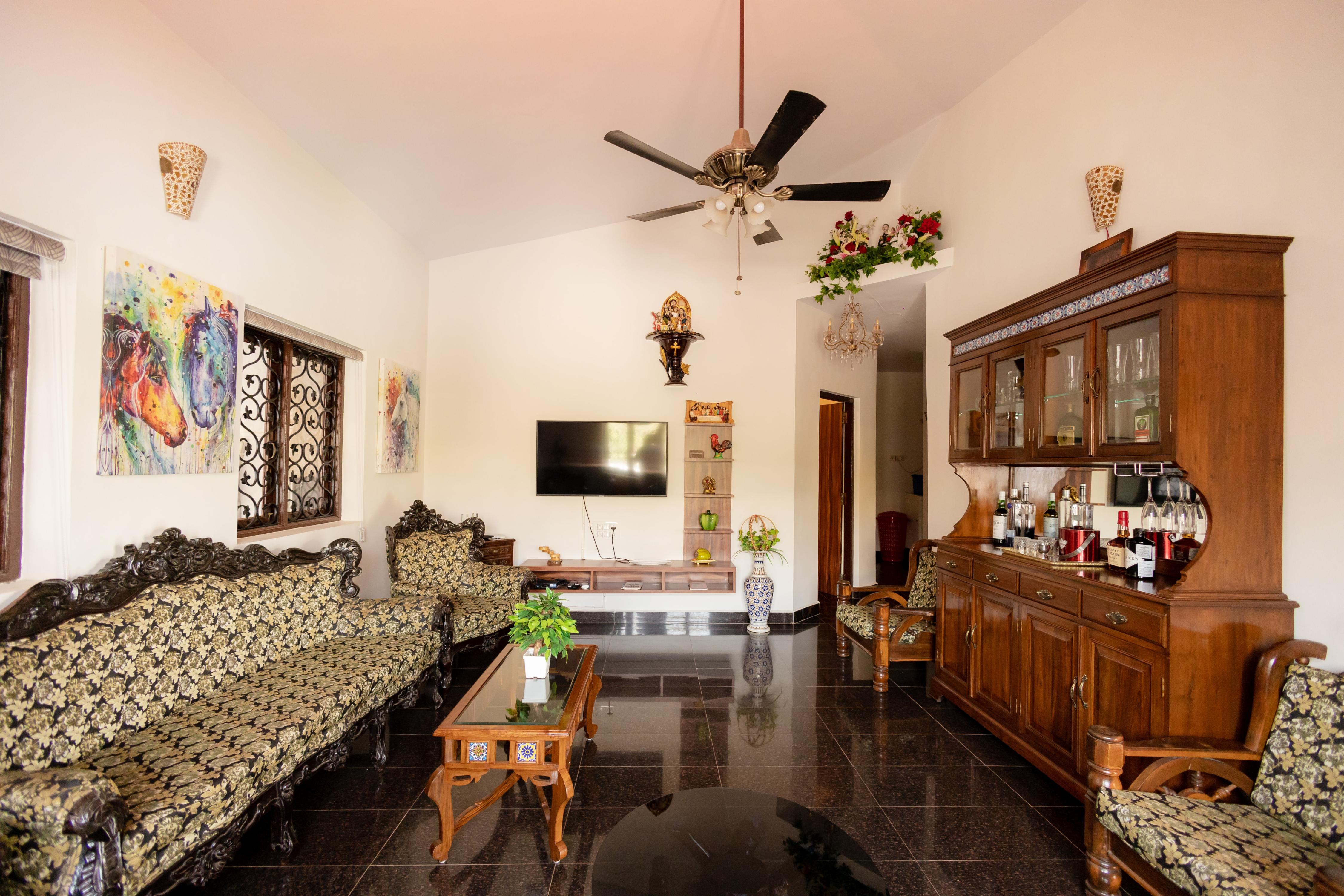 Villa With Private Pool in Anjuna - Tap to explore photos