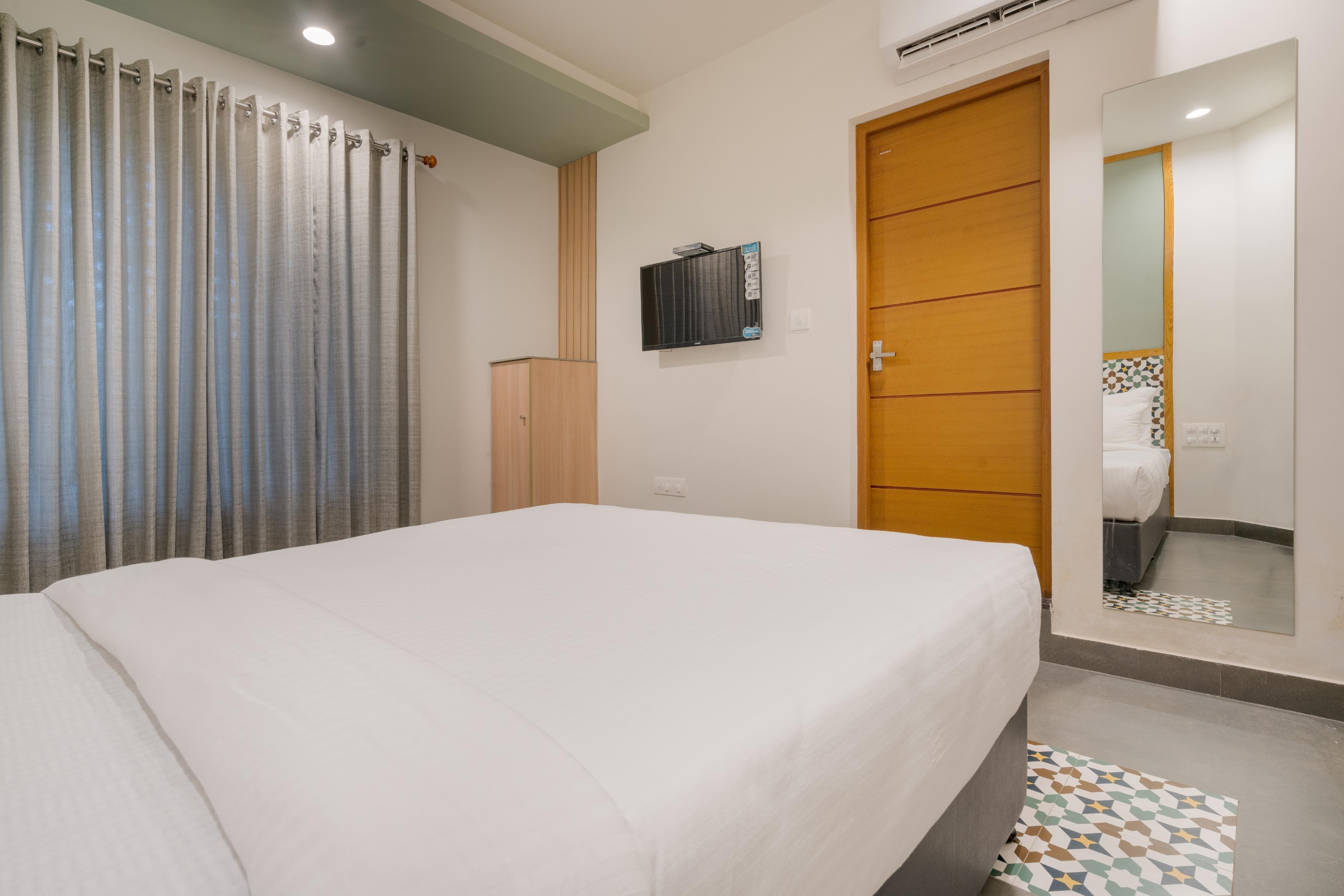 Aryaas Regent Room Type - Deluxe Room AC