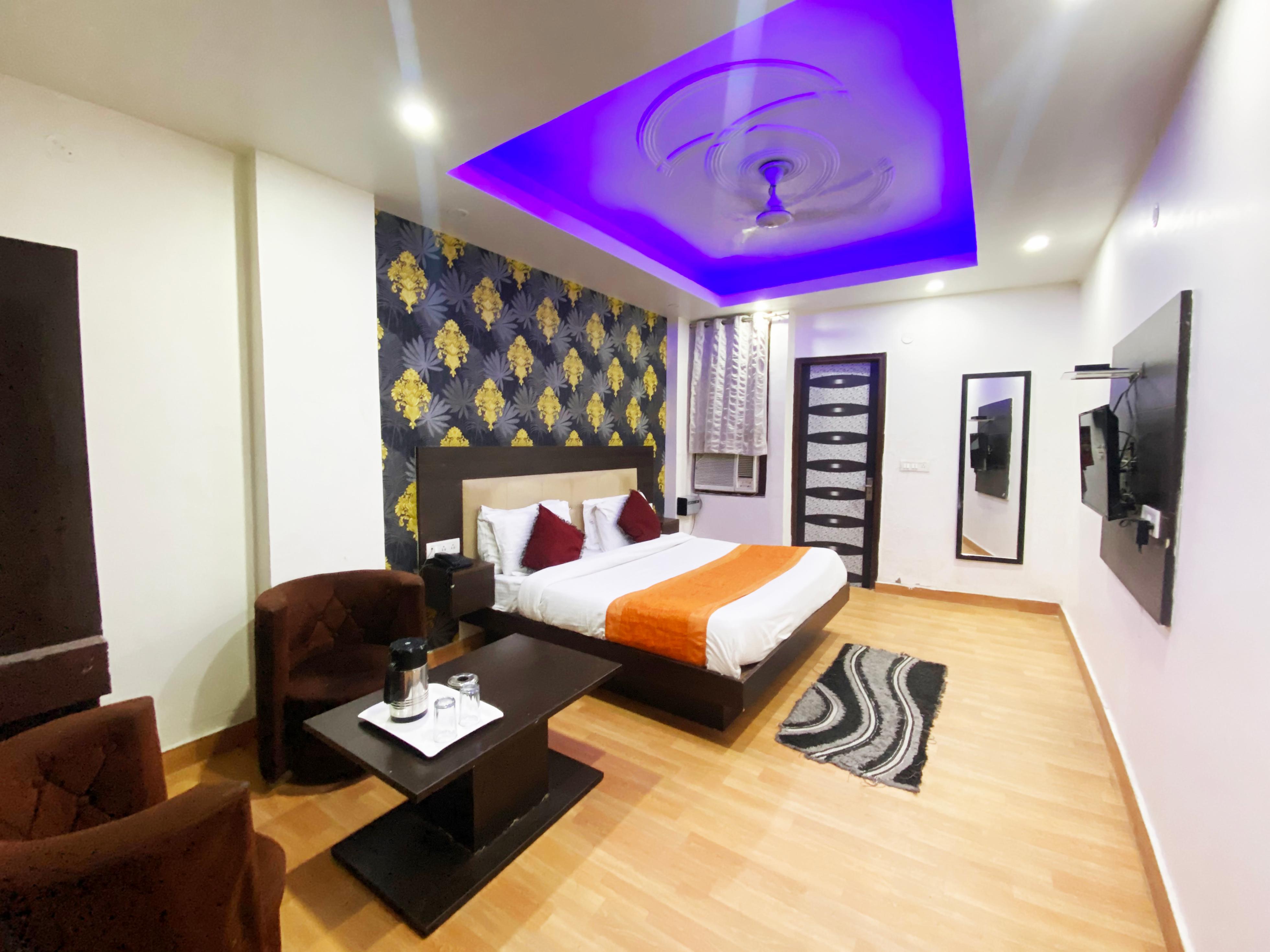 Hotel Noida International Room Type - Deluxe Room