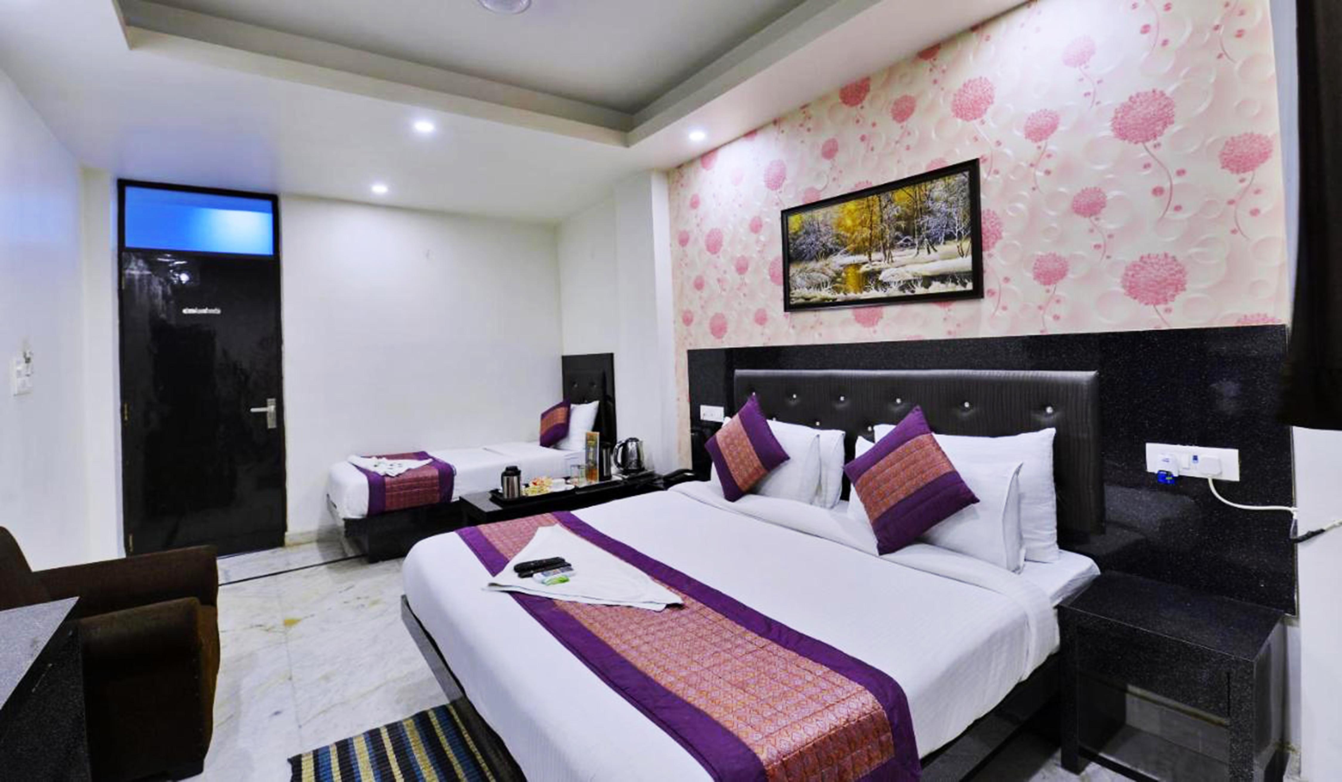 Hotel Noida International - Tap to explore photos