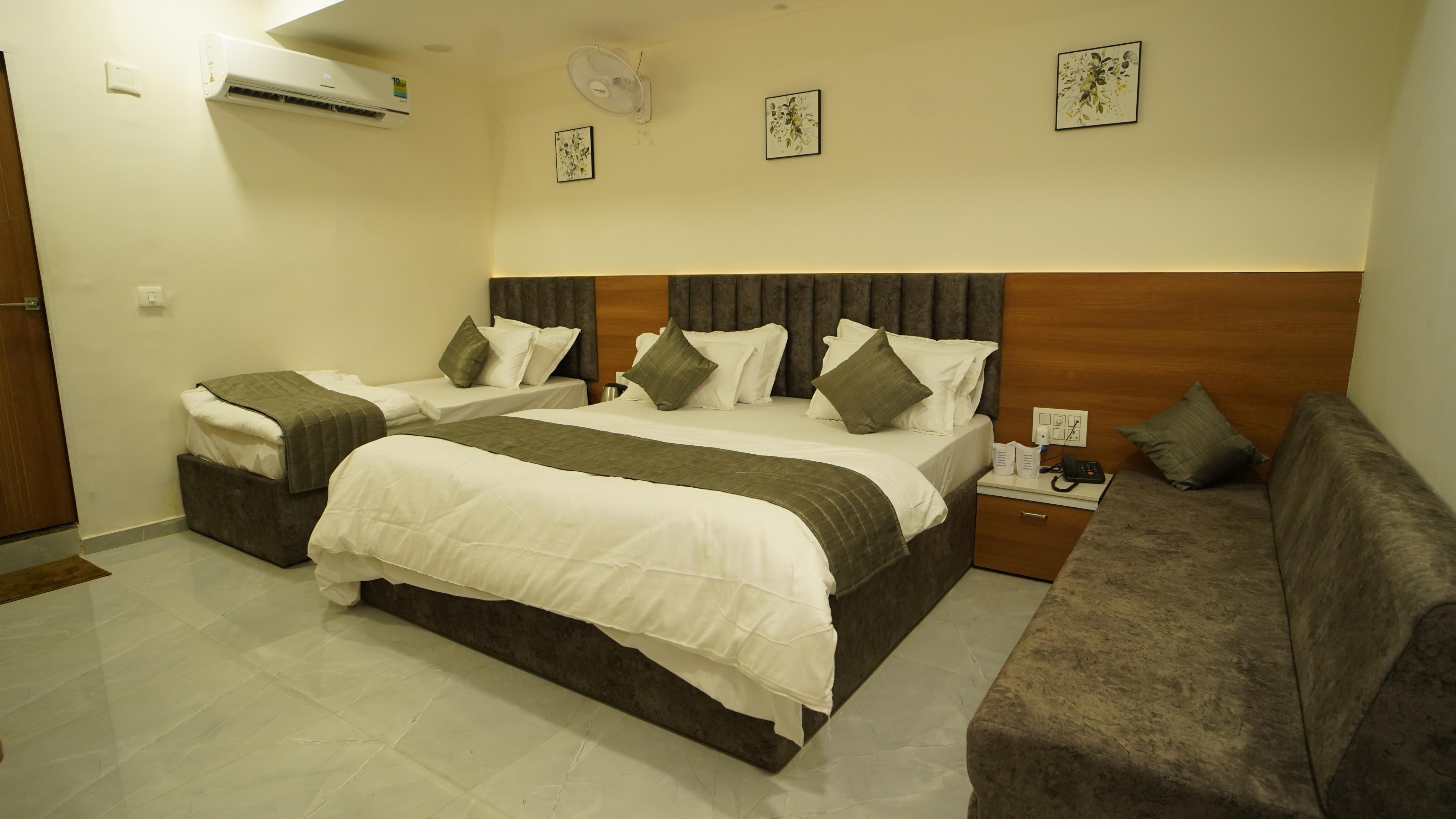 HOTEL RICHIE RICH Room Type - DELUXE FAMILY ROOM