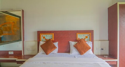 VEGGIES RESIDENCY AND PURE VEG RESTAURANT Room Type - STANDERD ROOM NON VIEW
