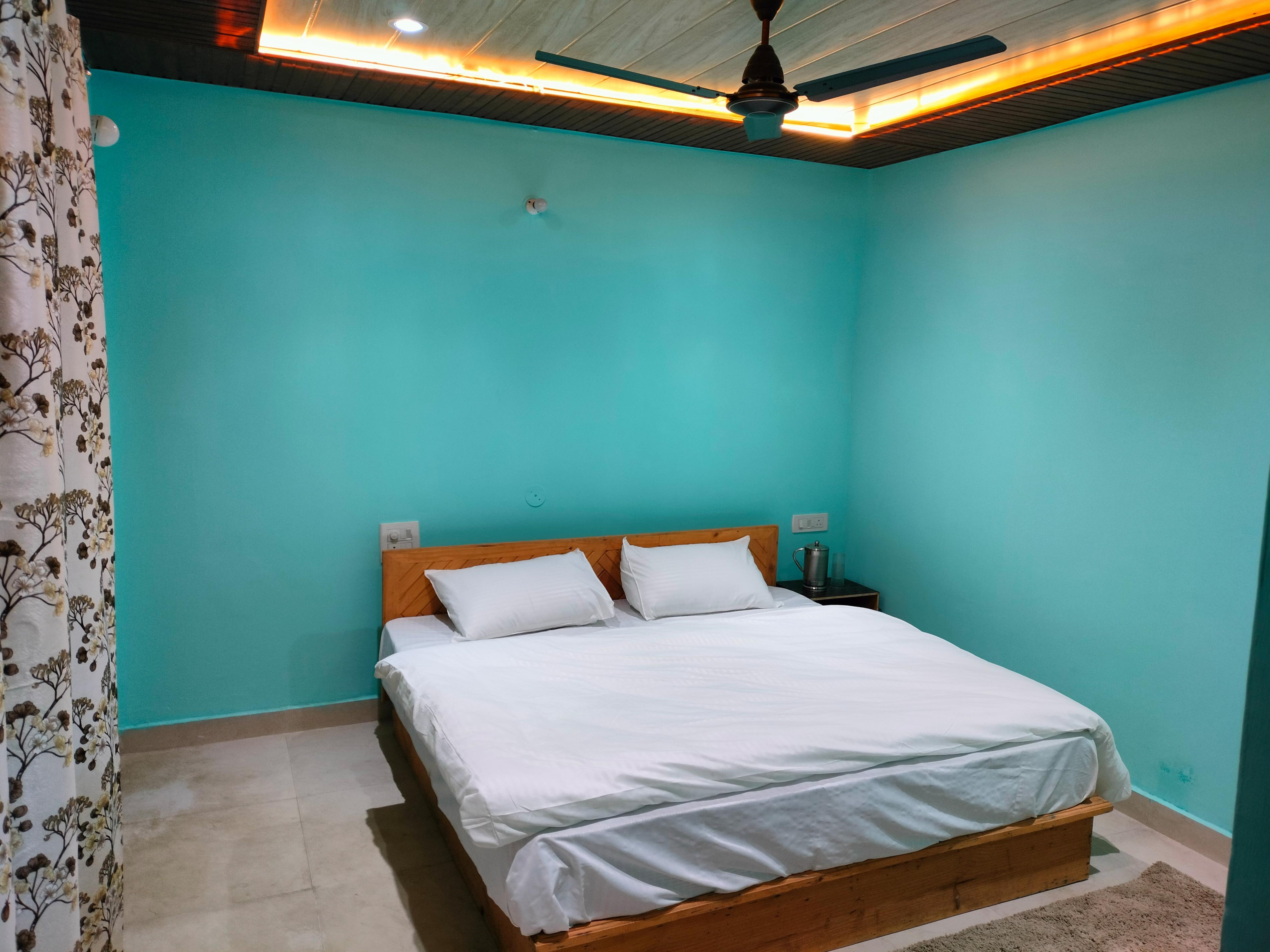 Shree Neelkanth Resort Room Type - Mountain view