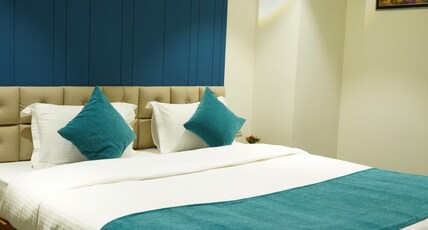 Hotel Om INn Room Type - Deluxe Room