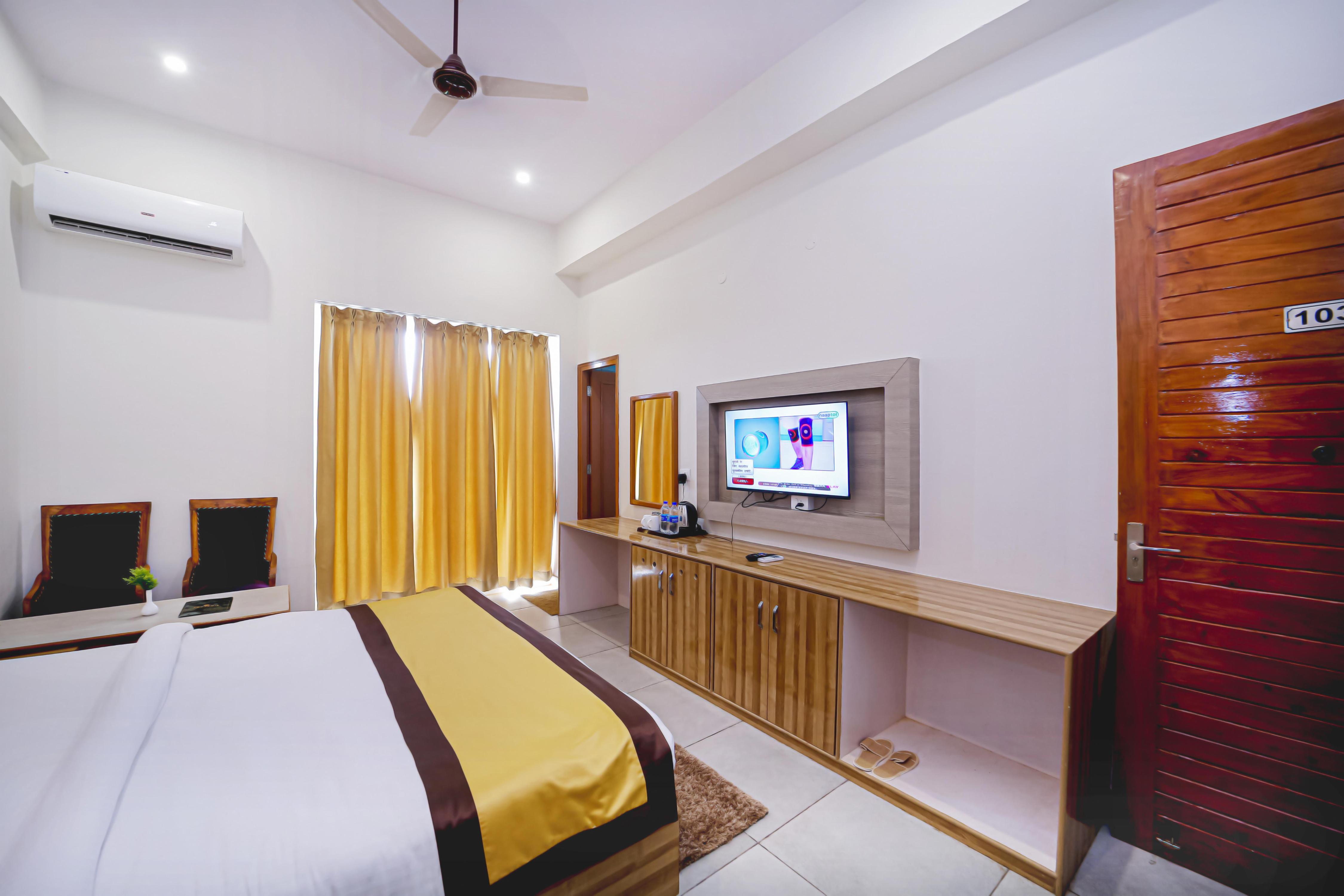 Corbett Amaay Resort (Near Dhela-Jhirna Safari Gate) - Tap to explore photos