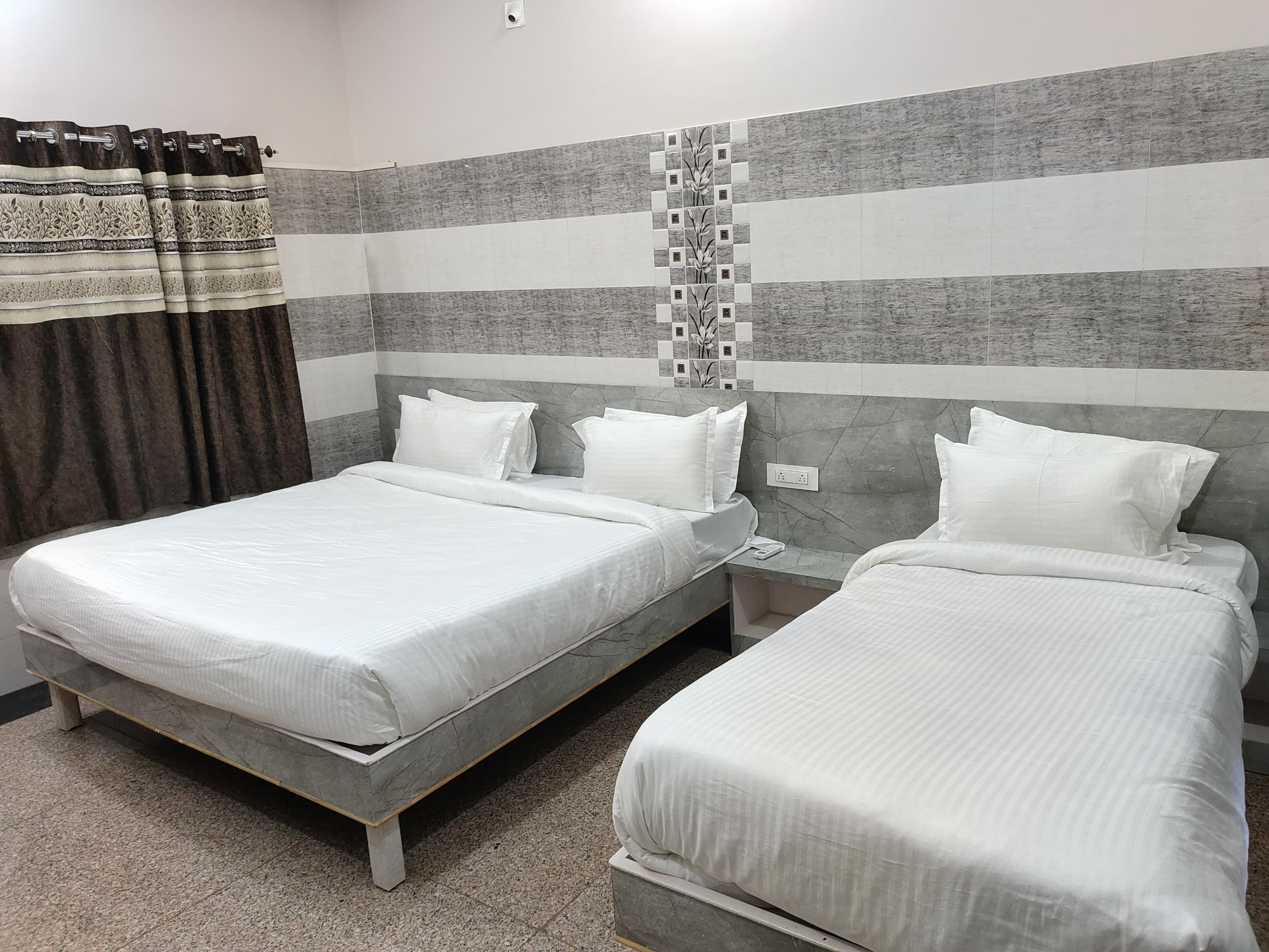 Hotel Mattu International Room Type - Deluxe Room
