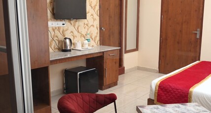 Hotel Singla Residency Room Type - Deluxe Room