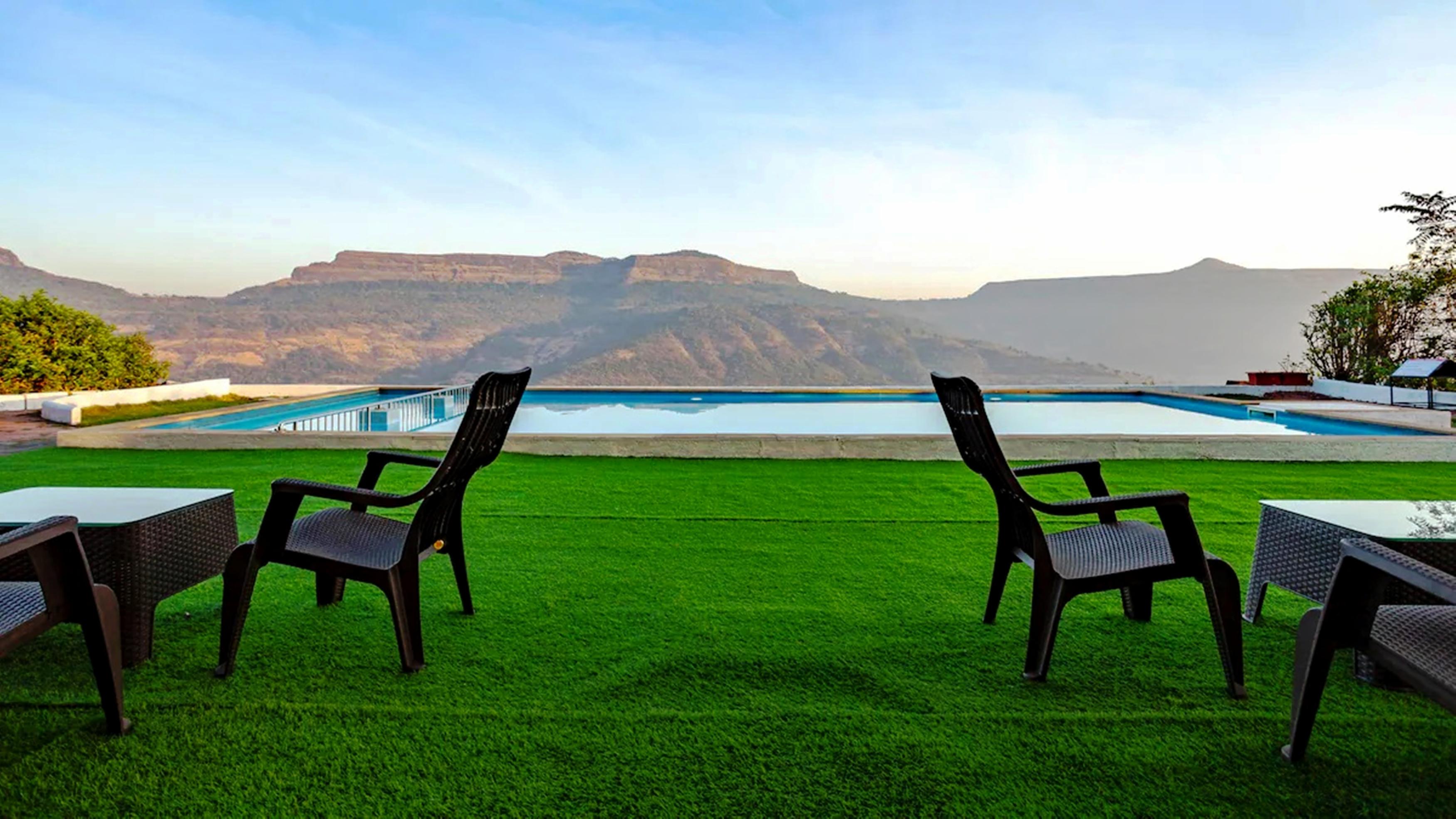 The Arowana Cliff 4BHK with Pvt Pool and Chef - Tap to explore photos