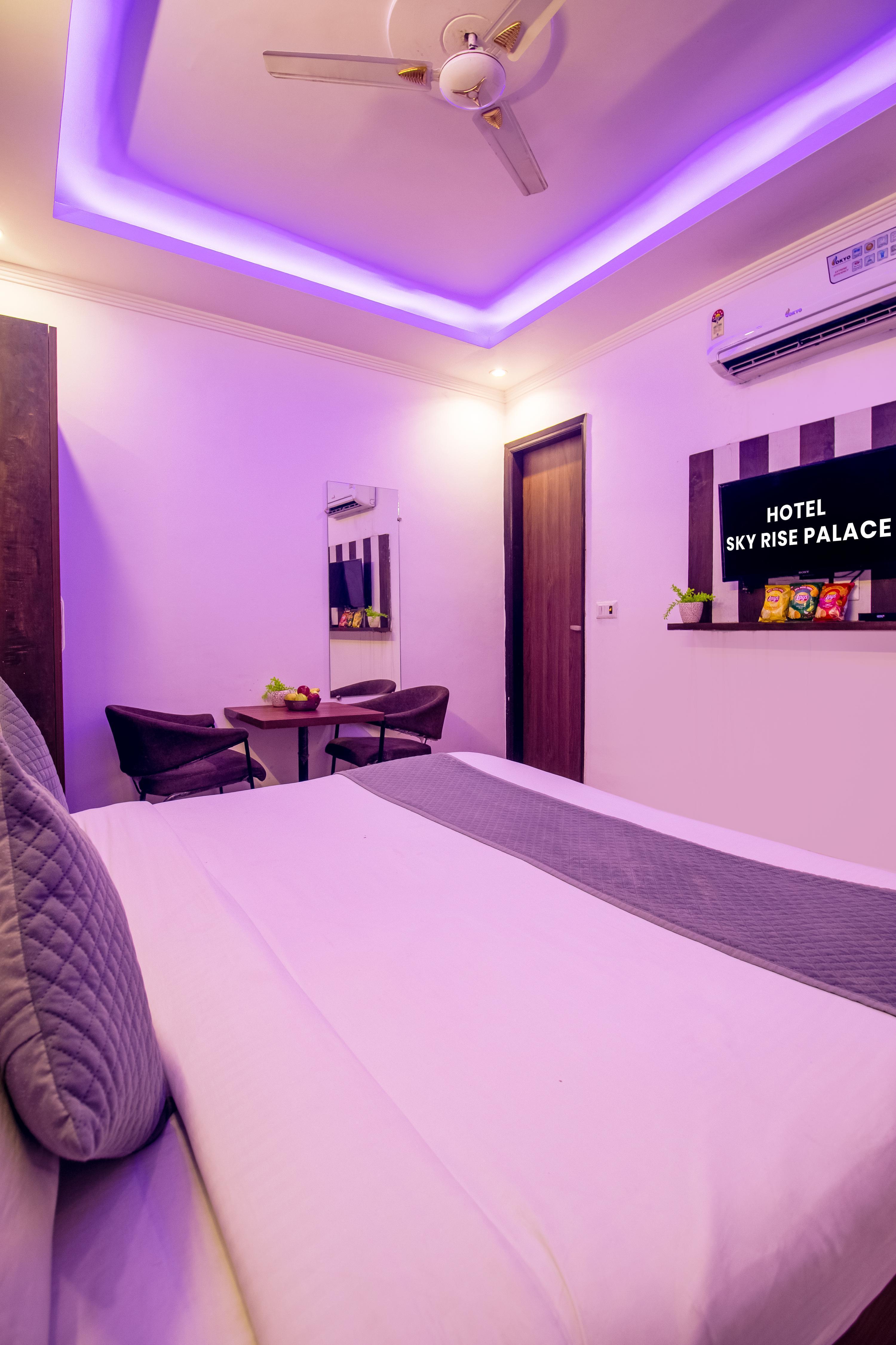 HOTEL SR PALACE@ 5 min From Delhi IGI Airport - Tap to explore photos