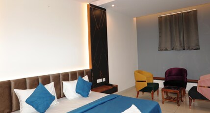 Hotel Hardik Palace Room Type - Deluxe Room