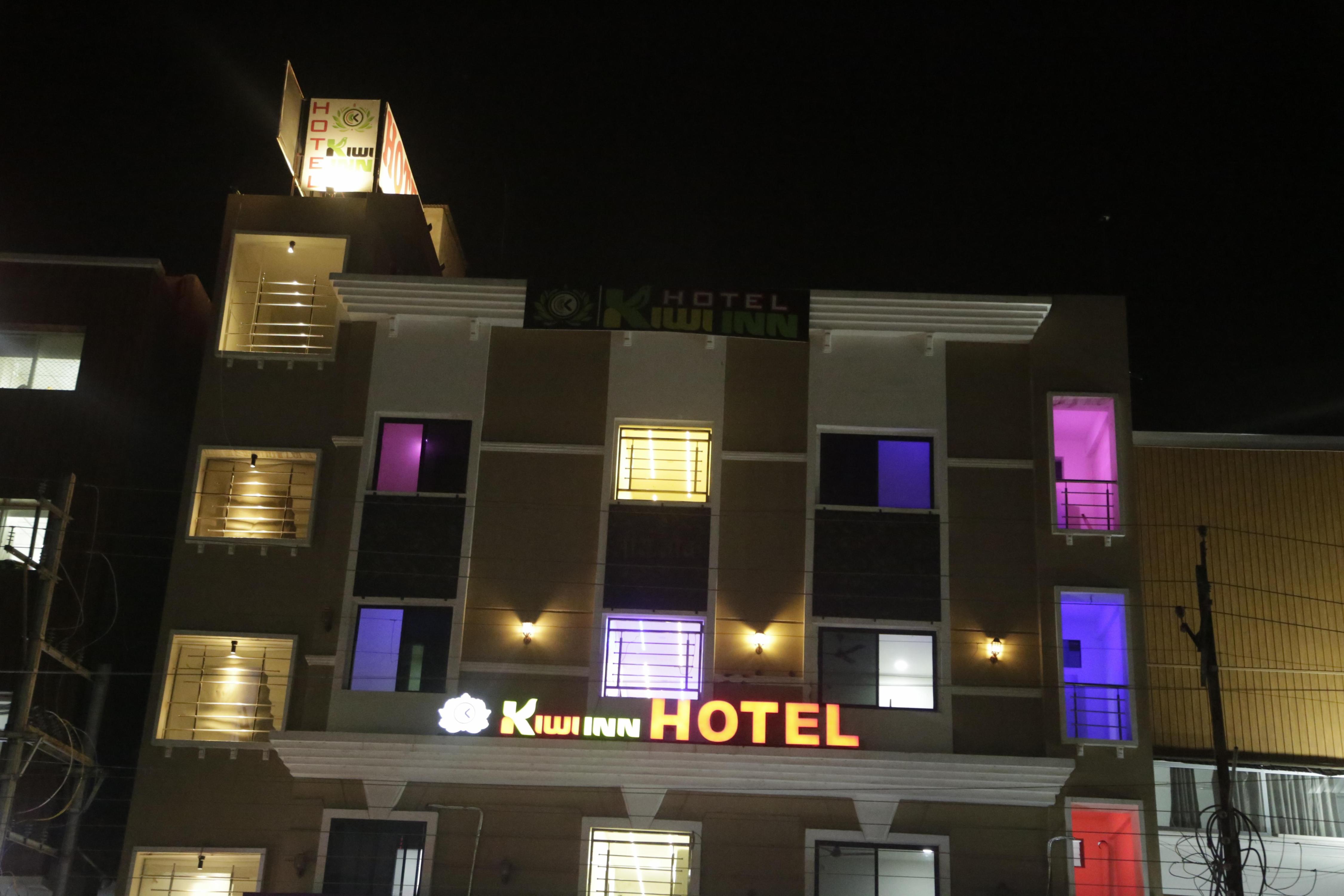 Kiwi Inn Hotel -Bhawarkuan - Tap to explore photos