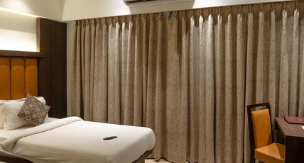 Hotel Goldcrest Suites Room Type - DELUXE TWIN ROOM