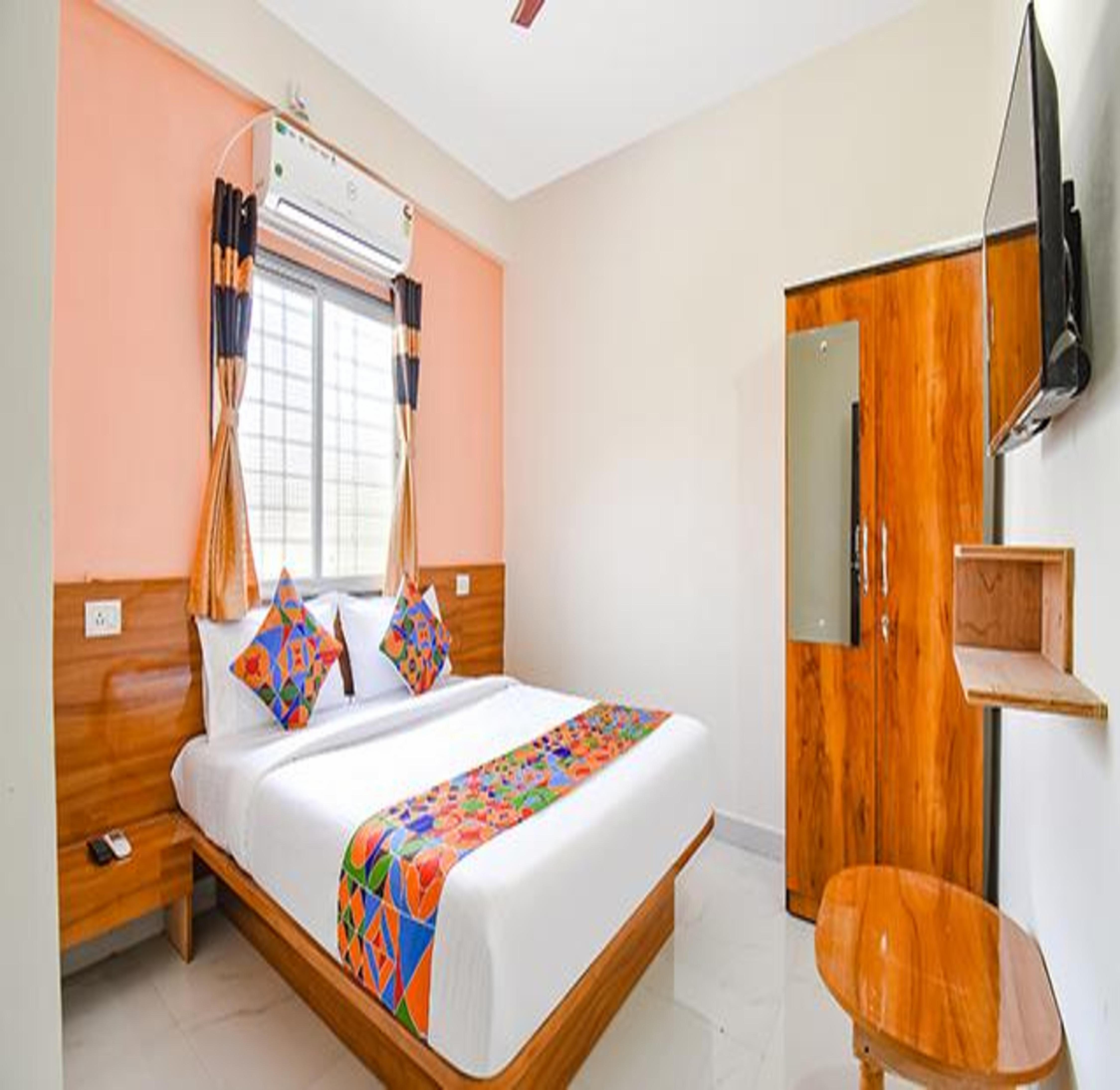 FabHotel Silver 9 Room Type - Deluxe Room