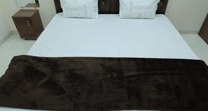 Sandhya Shri Residence Room Type - Standard AC Room (F 1)