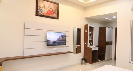 Saraswati Hotel and Rooms Room Type - Maharaja Room