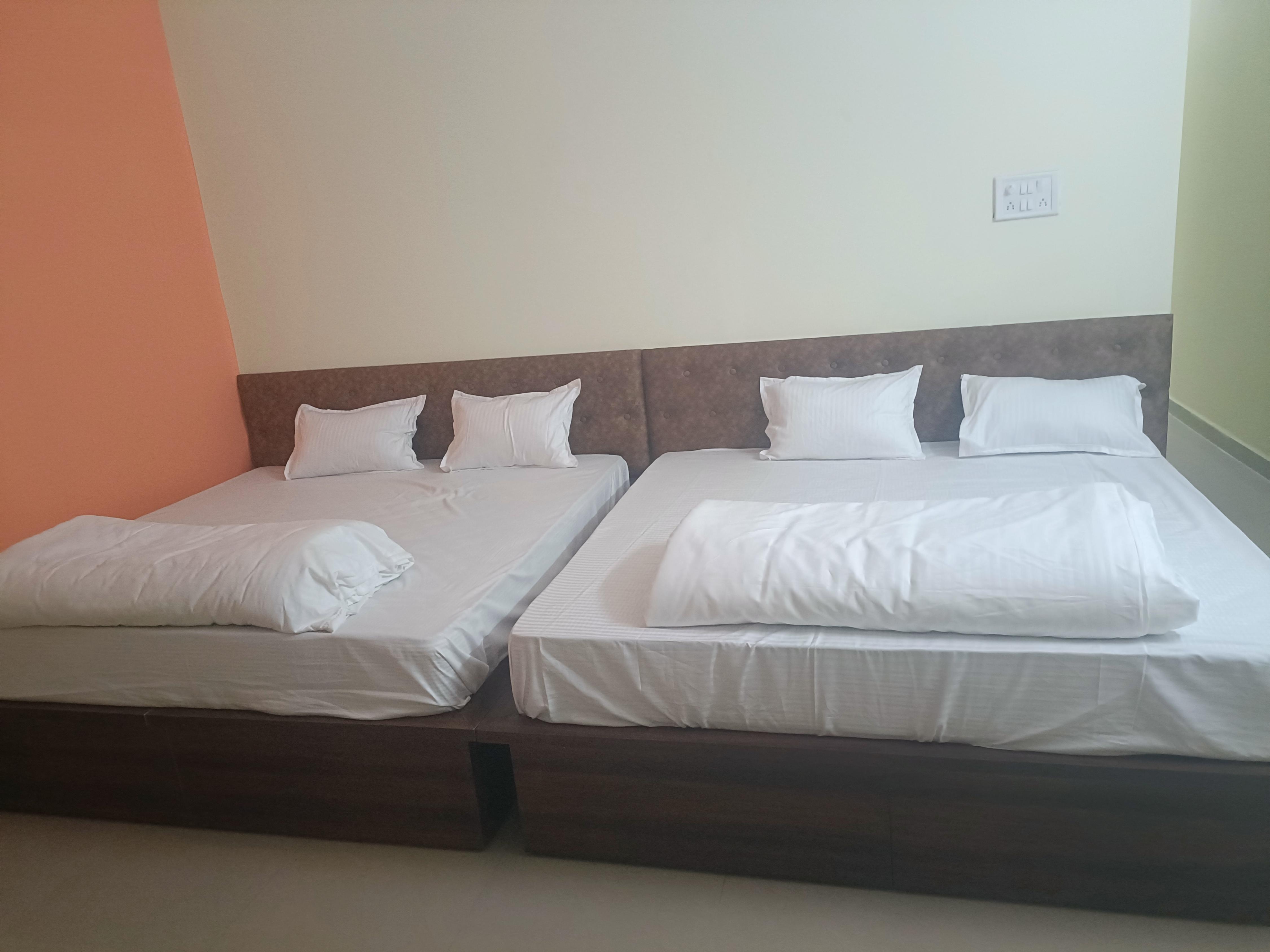 Shri Narayan home Stay - Tap to explore photos