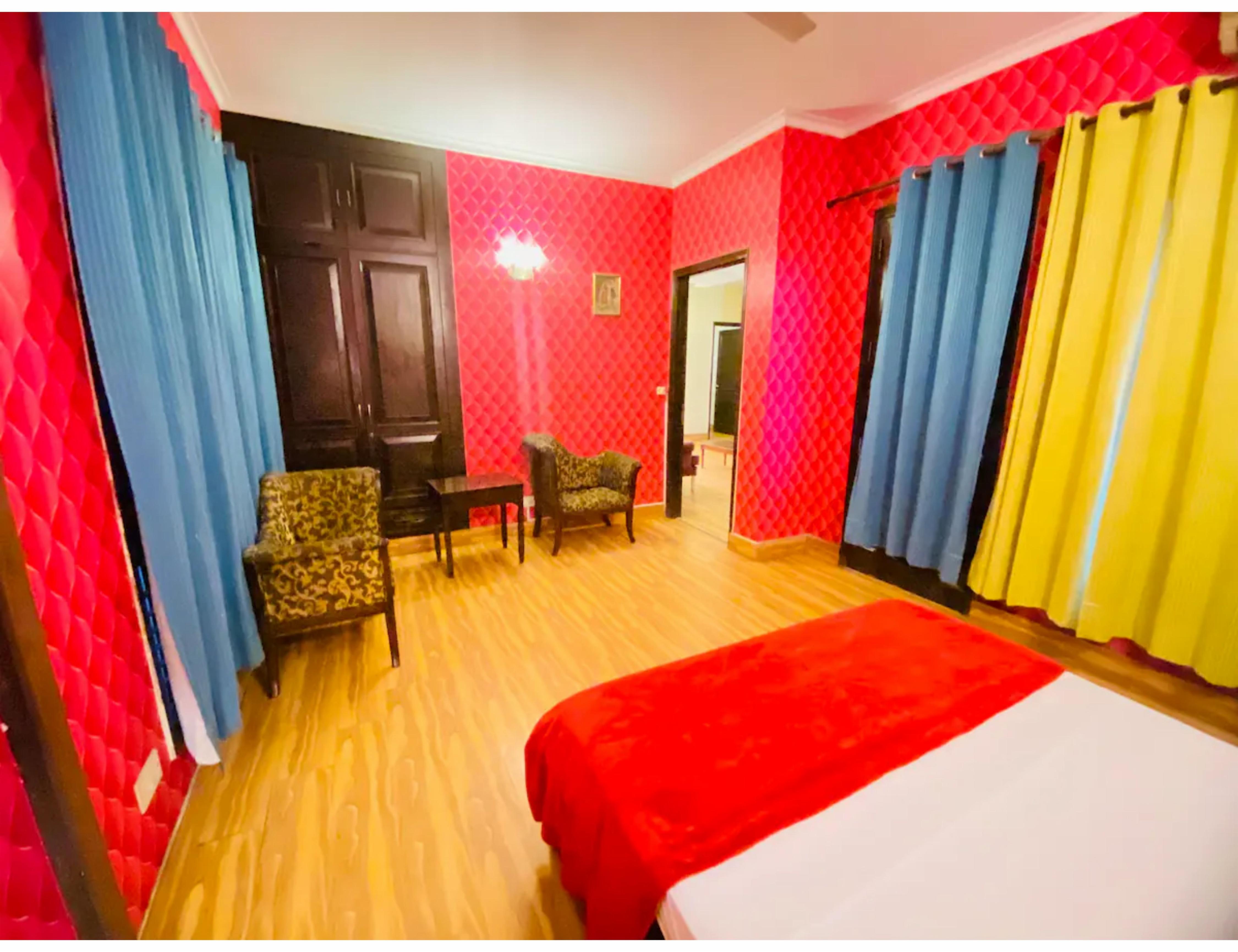 DJ2 Spacious Lovely 4BHK full Apartmnt Parking NFC - Tap to explore photos