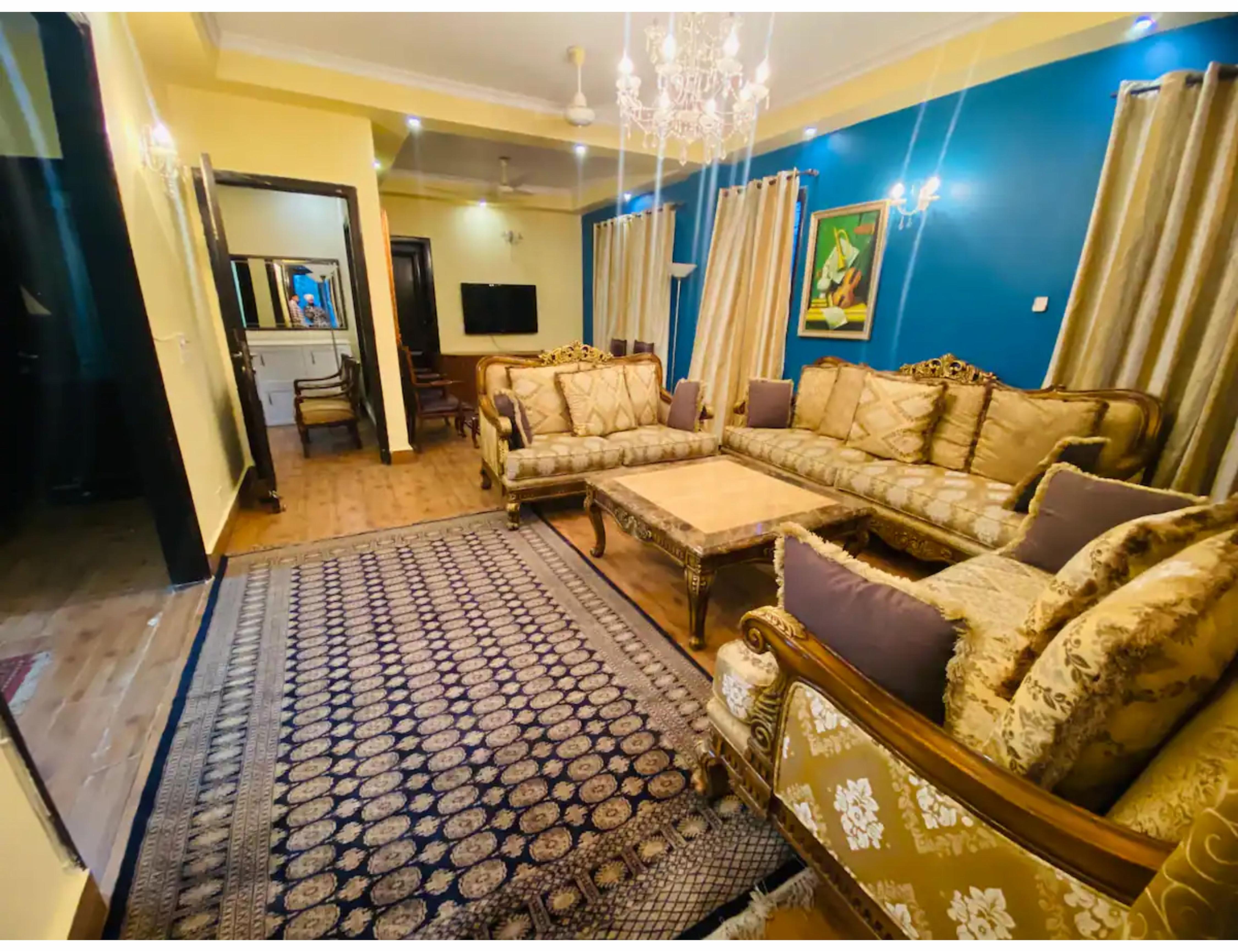 DJ1 Huge Spacious Lovely 8 BHK full 2 floor Parking - Tap to explore photos