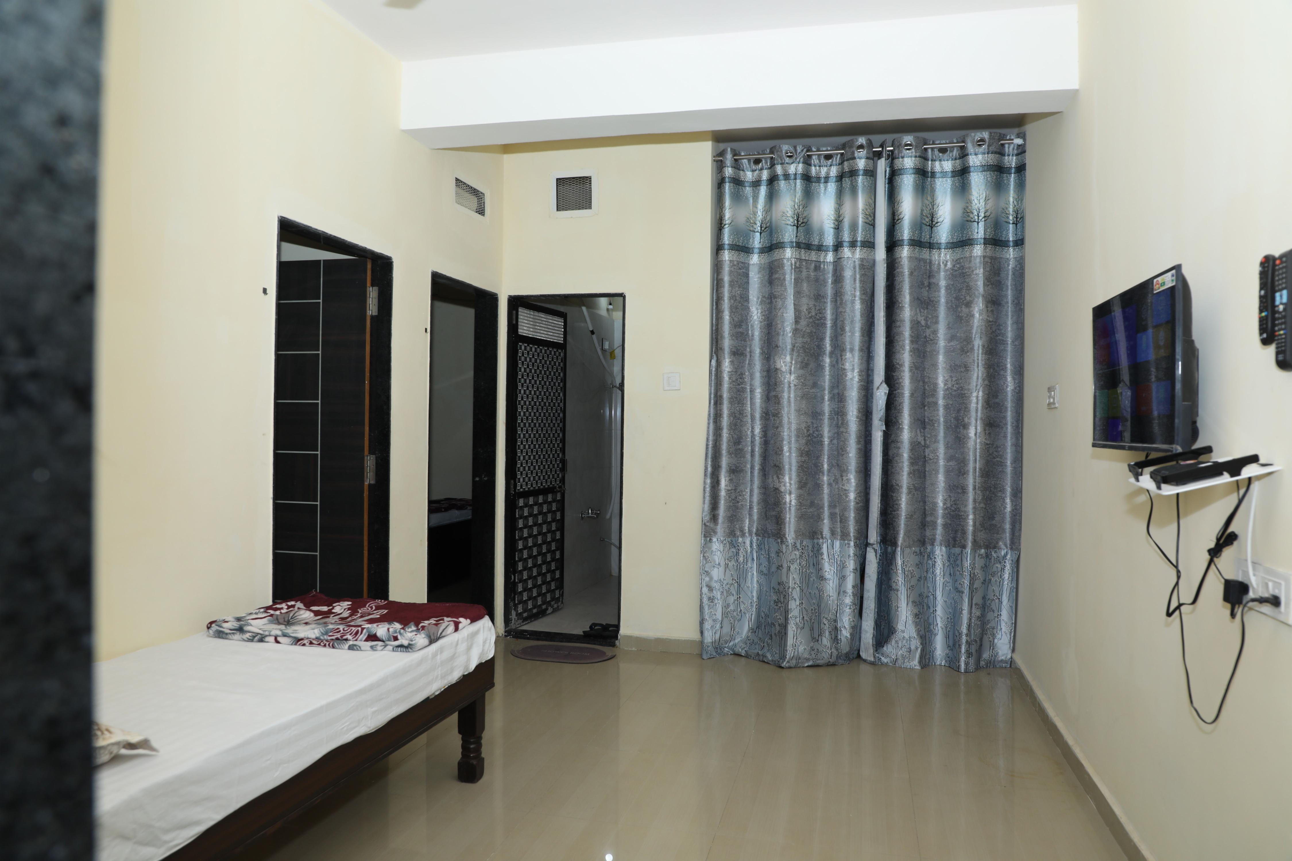 INDIAN HOMESTAY - Tap to explore photos