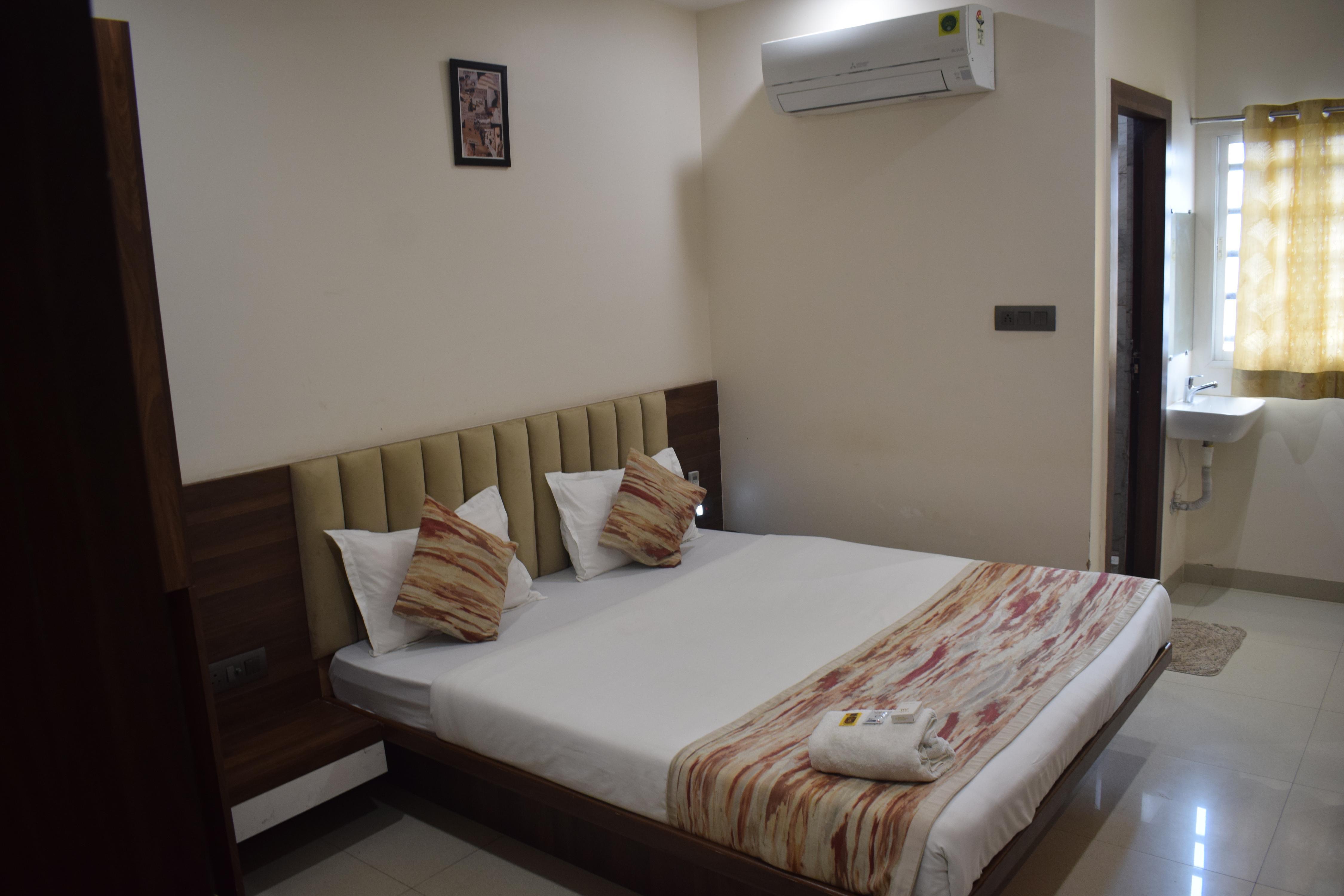 Marwadi Inn - Tap to explore photos
