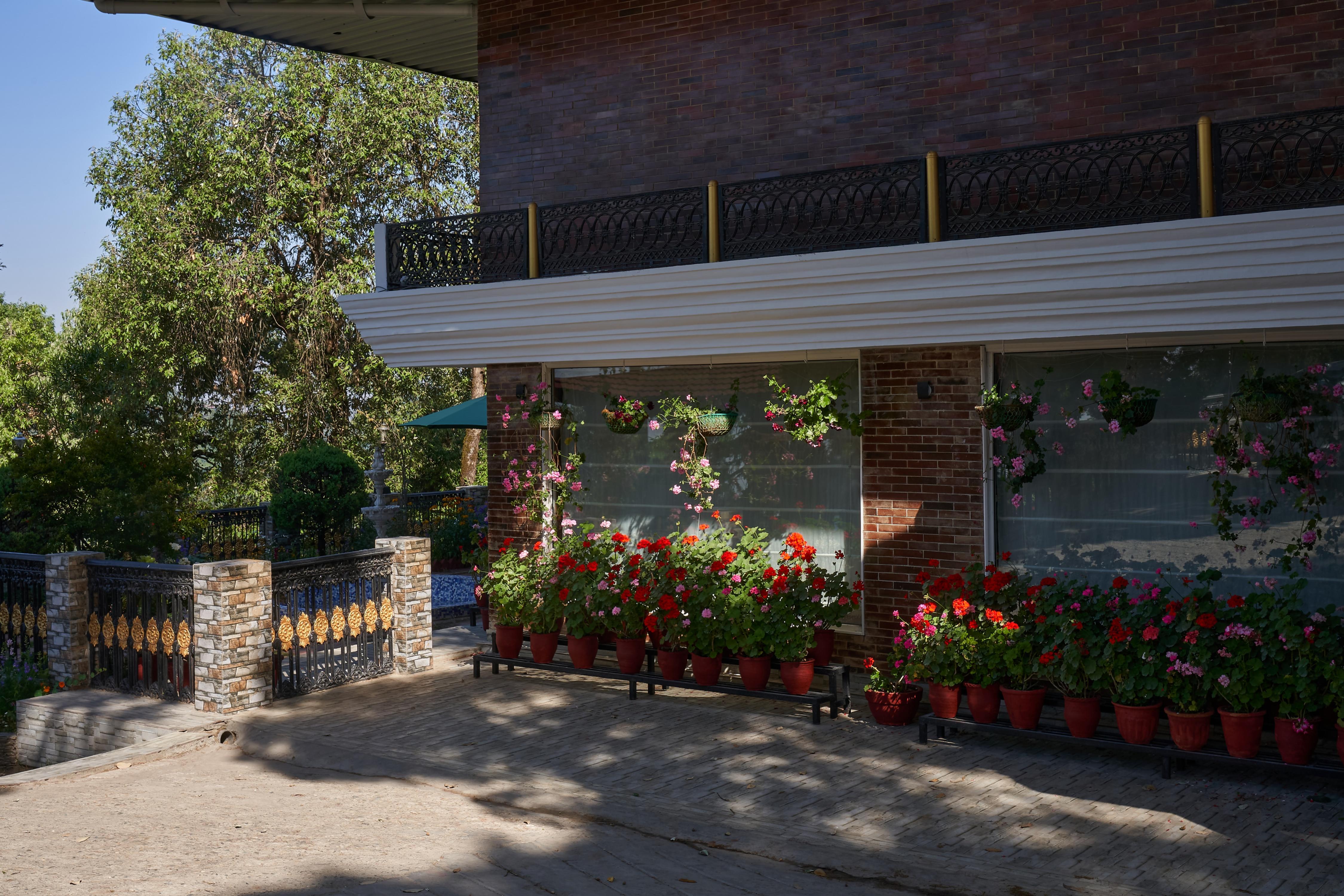 LohonoStays Soni Estate