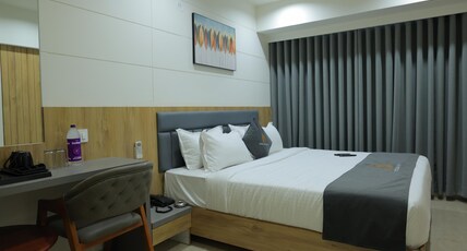HOTEL SHAYAN INN Room Type - Premium King Room
