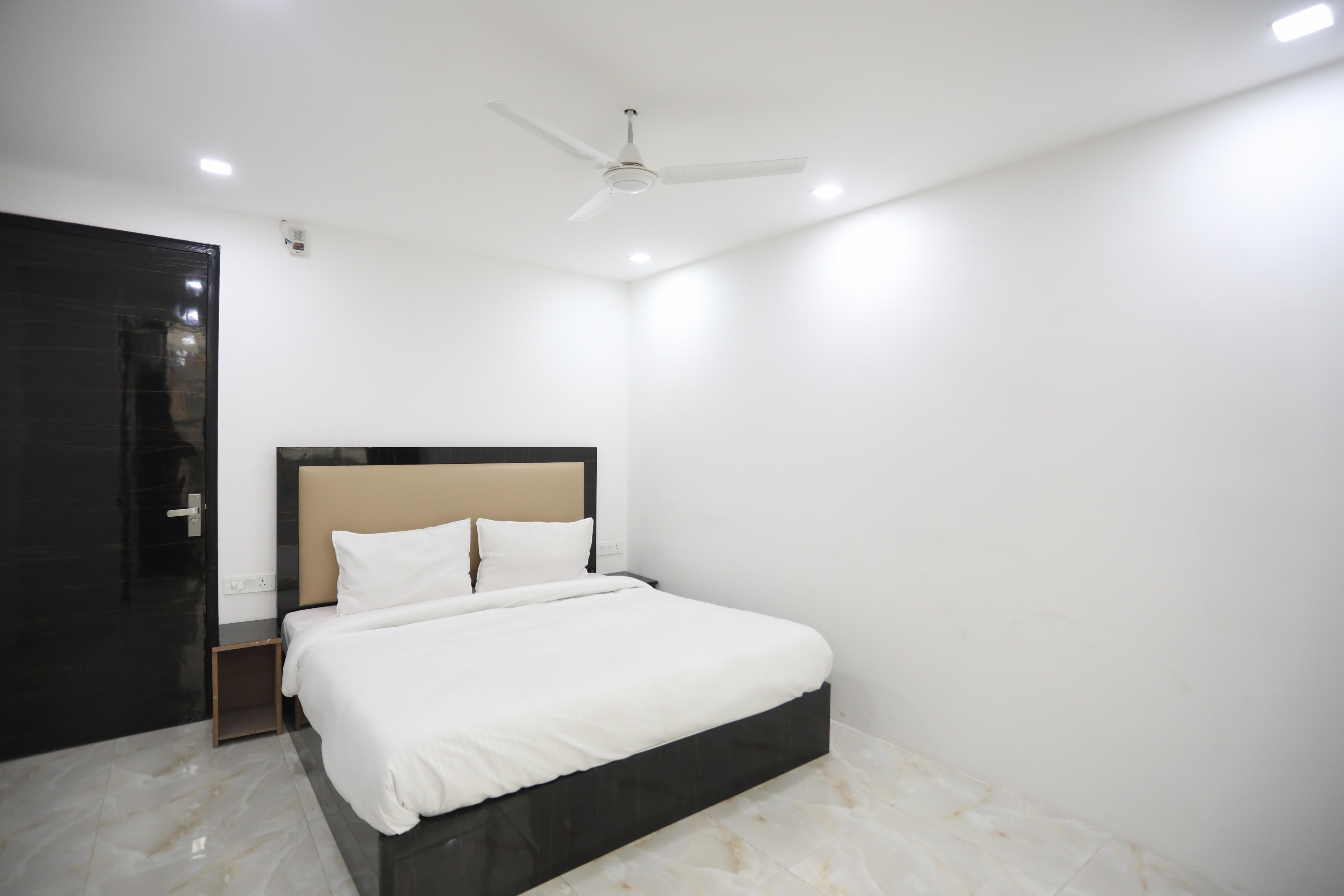 Hotel Raaso Inn Tuglkabad - Tap to explore photos