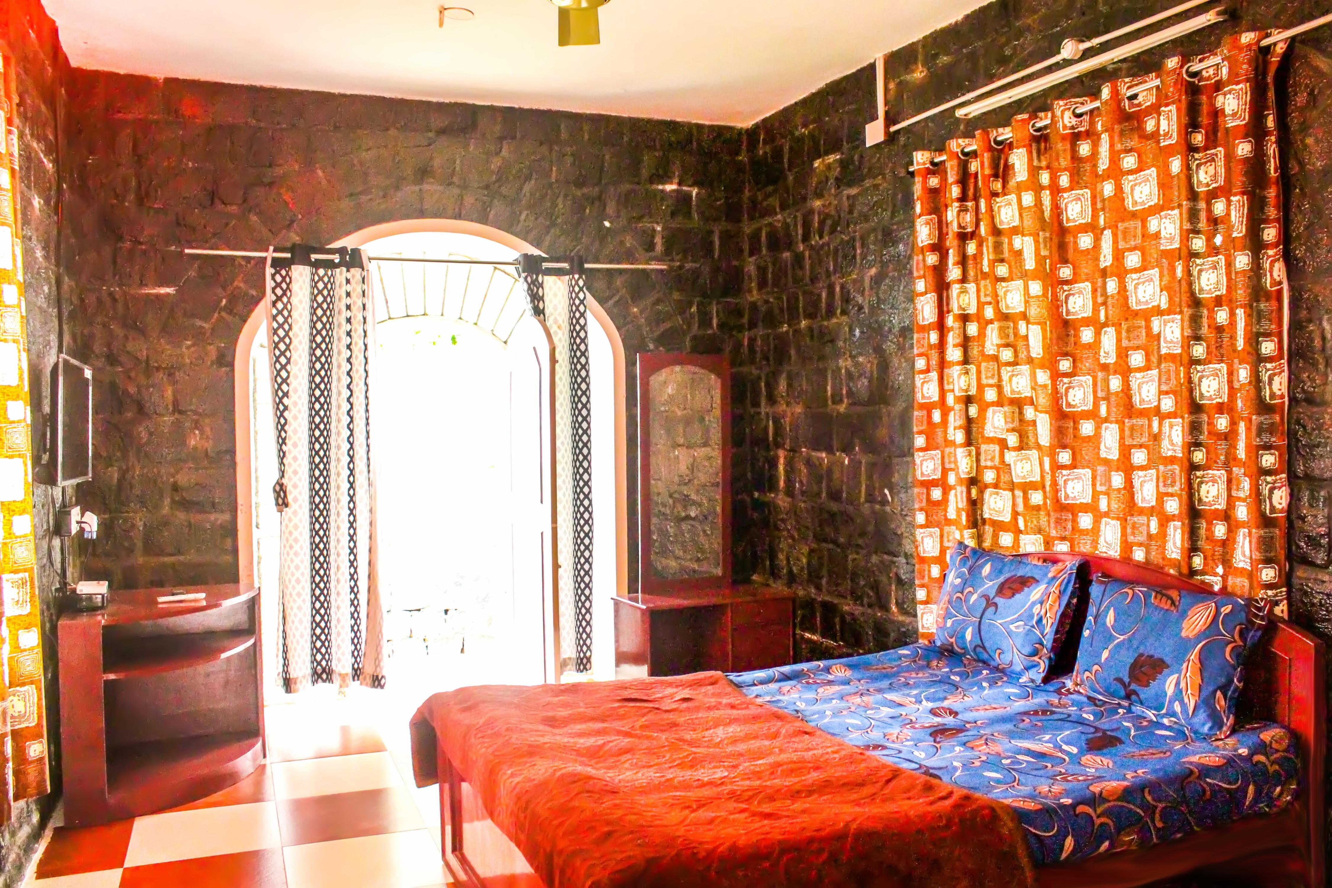 SR Stone House Yercaud - Tap to explore photos