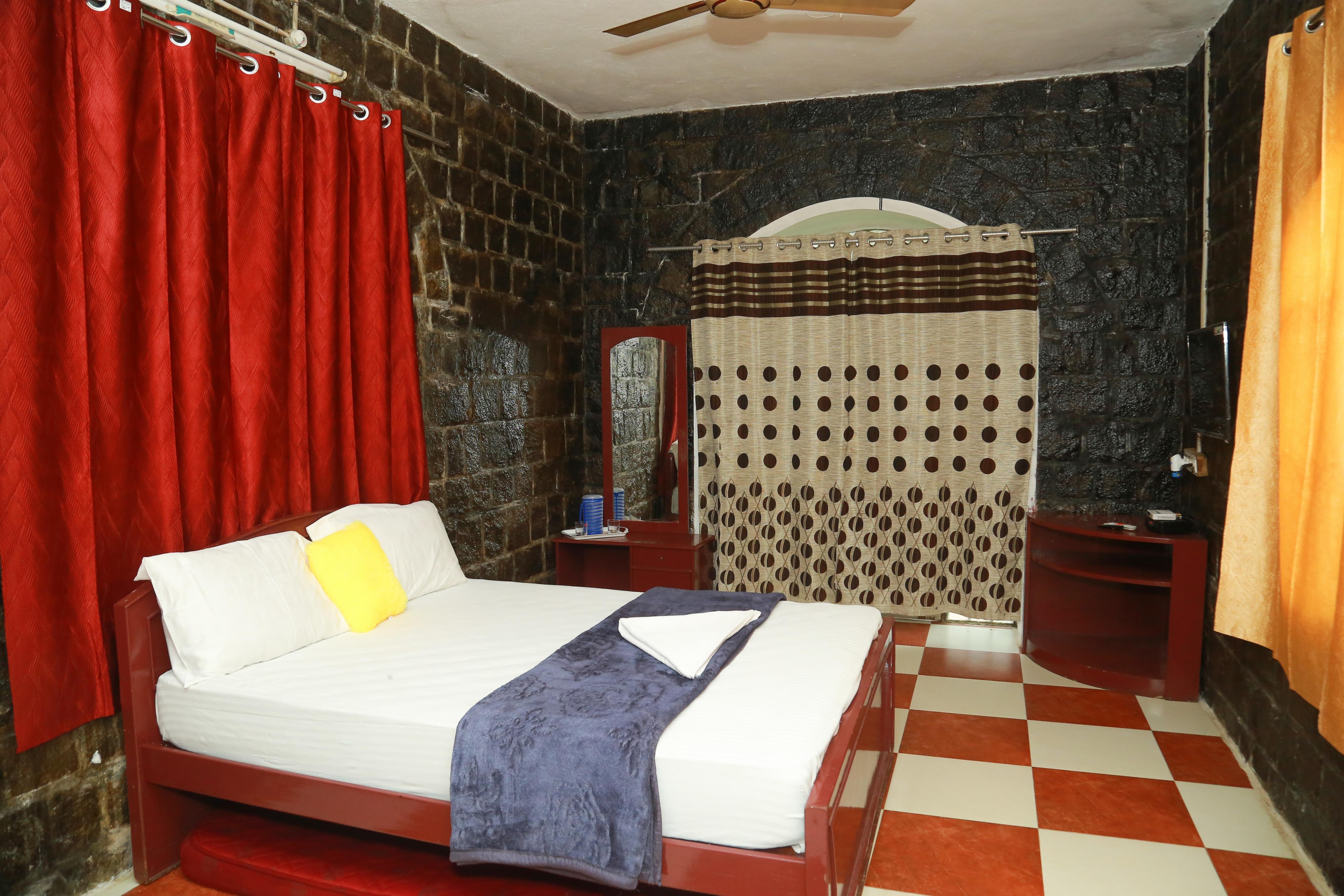 SR Stone House Yercaud - Tap to explore photos