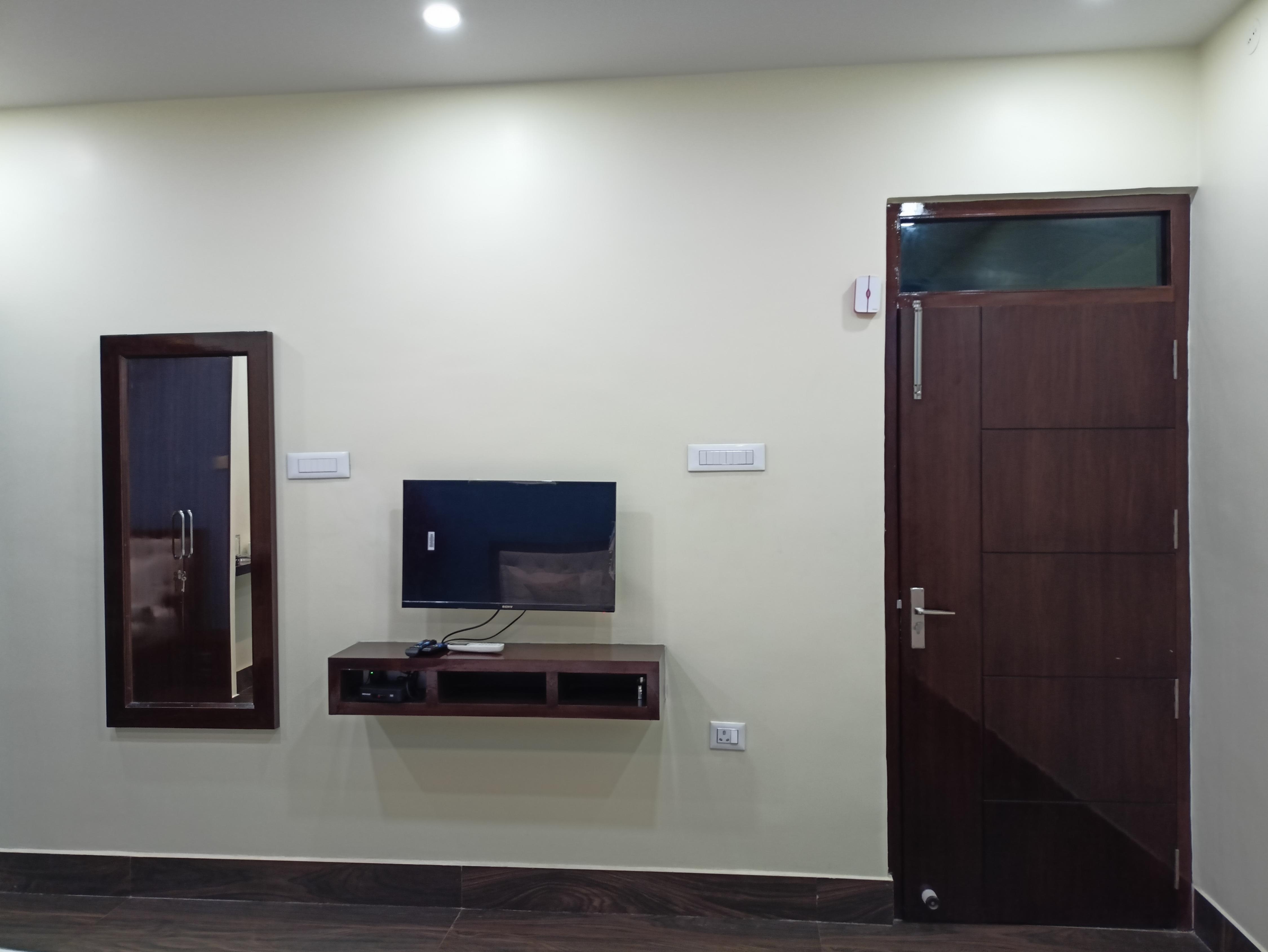 Hotel Galaxy Grand Room Type - super delux