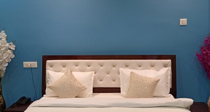 Hotel Galaxy Grand Room Type - deluxe room