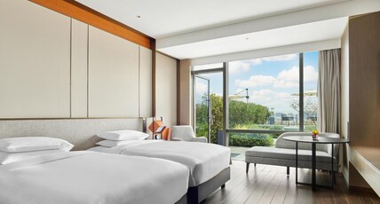 Hyatt Regency Shanghai Songjiang Room Type - 2 TWIN BEDS, LAKE VIEW, GARDEN, CLUB ACCESS