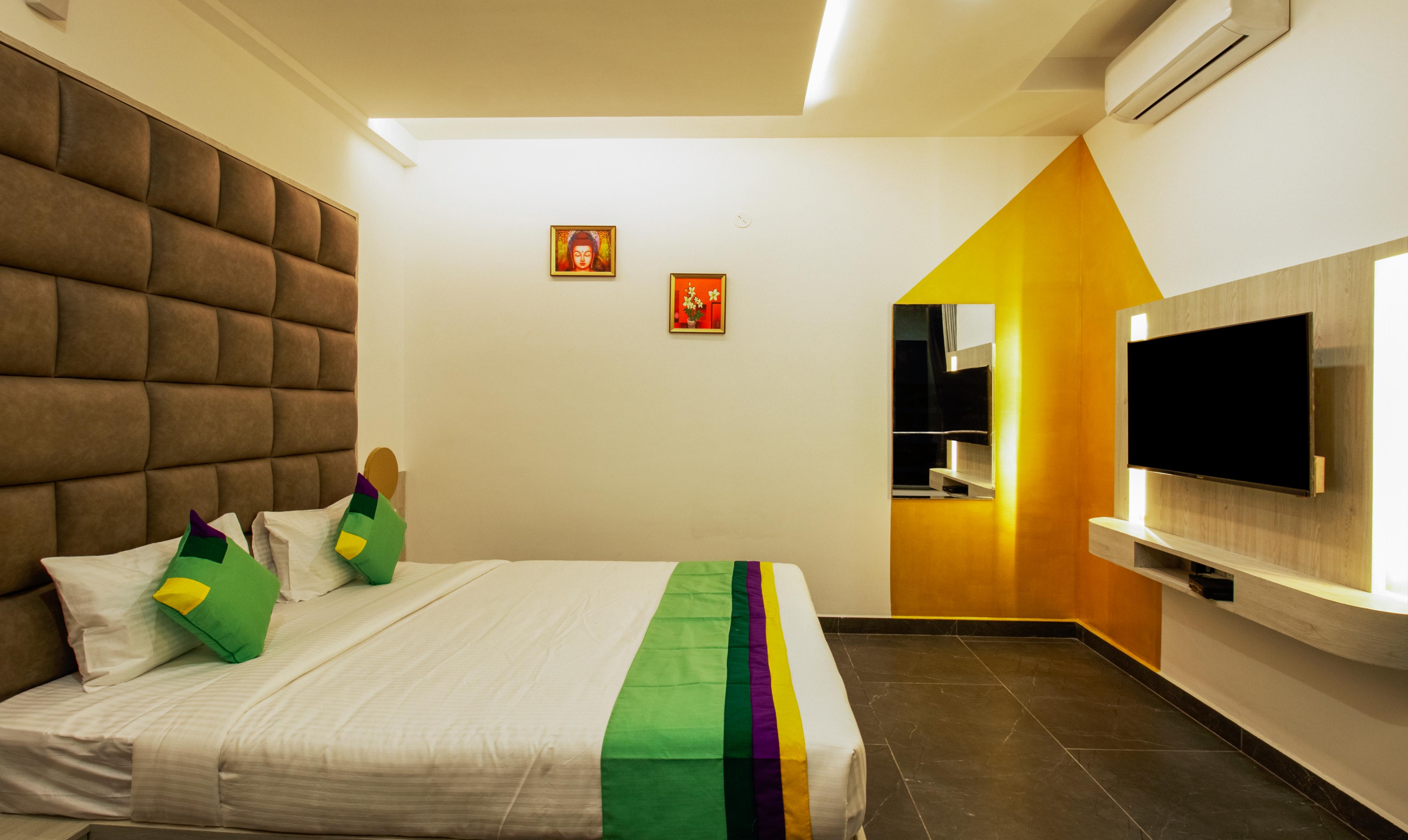Itsy Hotels Silver Keys - Tap to explore photos