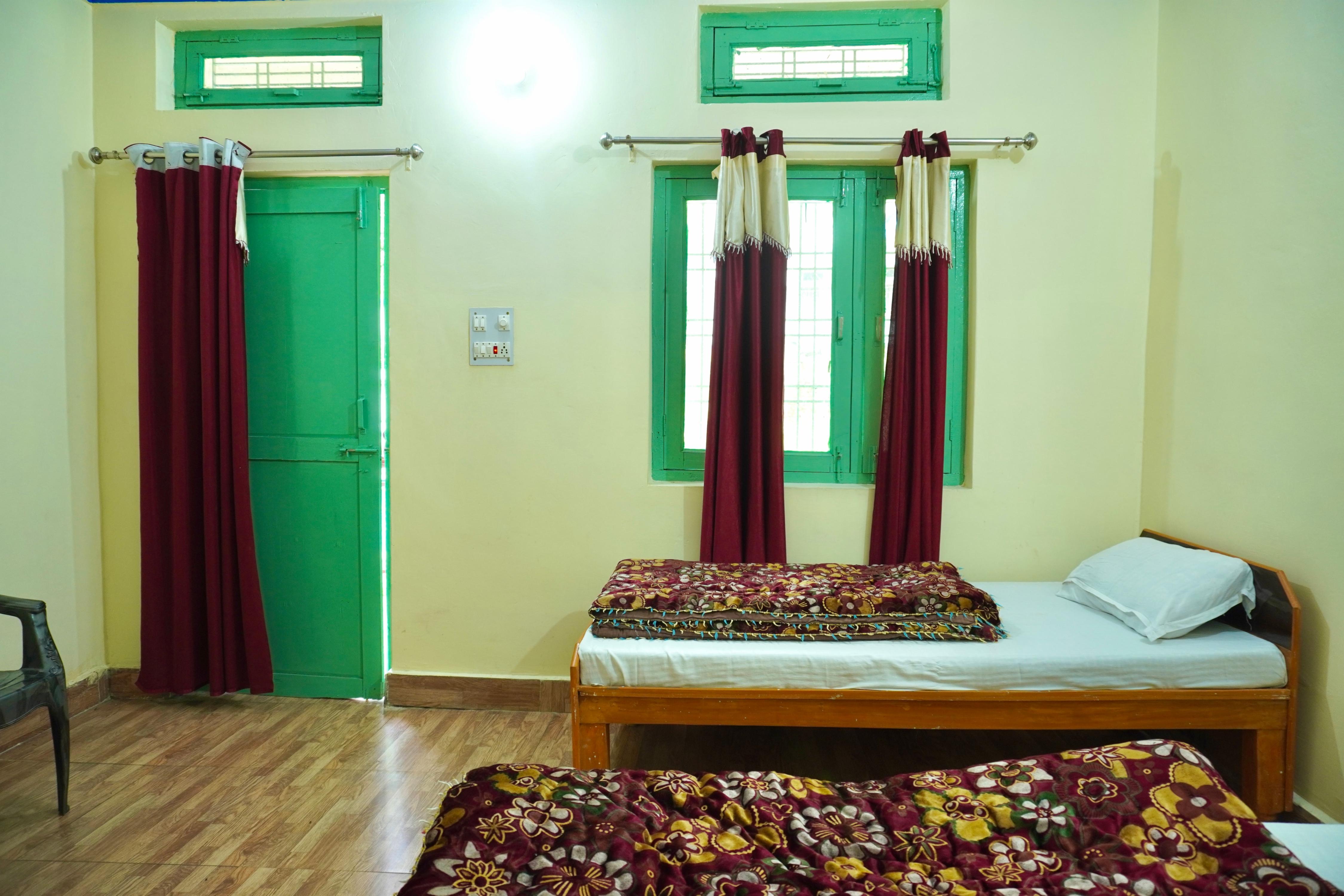 Hotel Abhinandan  Phata  Kedarnath - Tap to explore photos