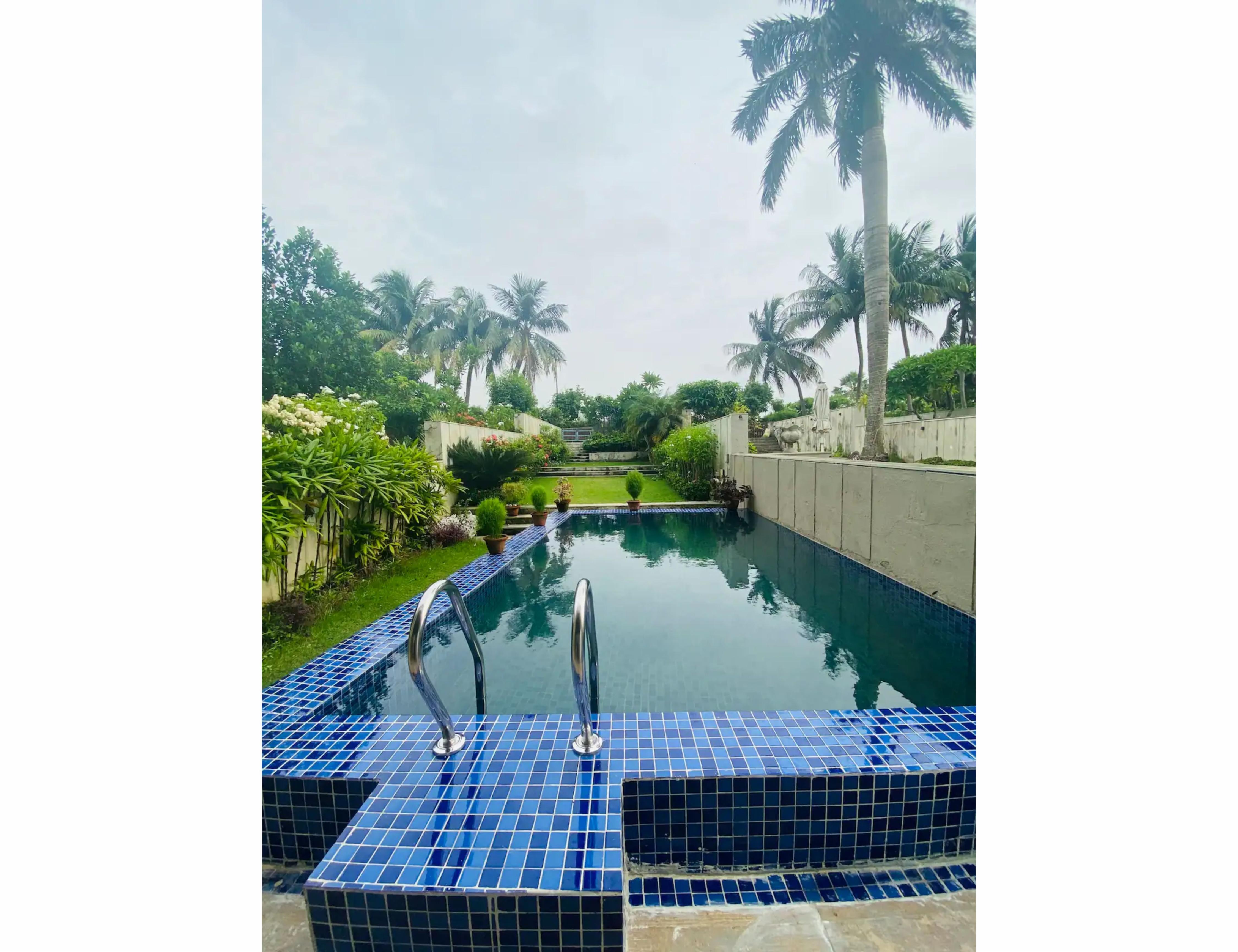 Apnalaya River View Villa in Raichak on the Ganges - Tap to explore photos