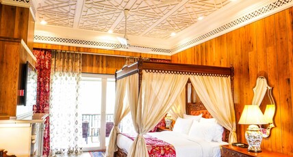 Mayfair Jungpana Room Type - The N.L. Gupta Suite with Jacuzzi