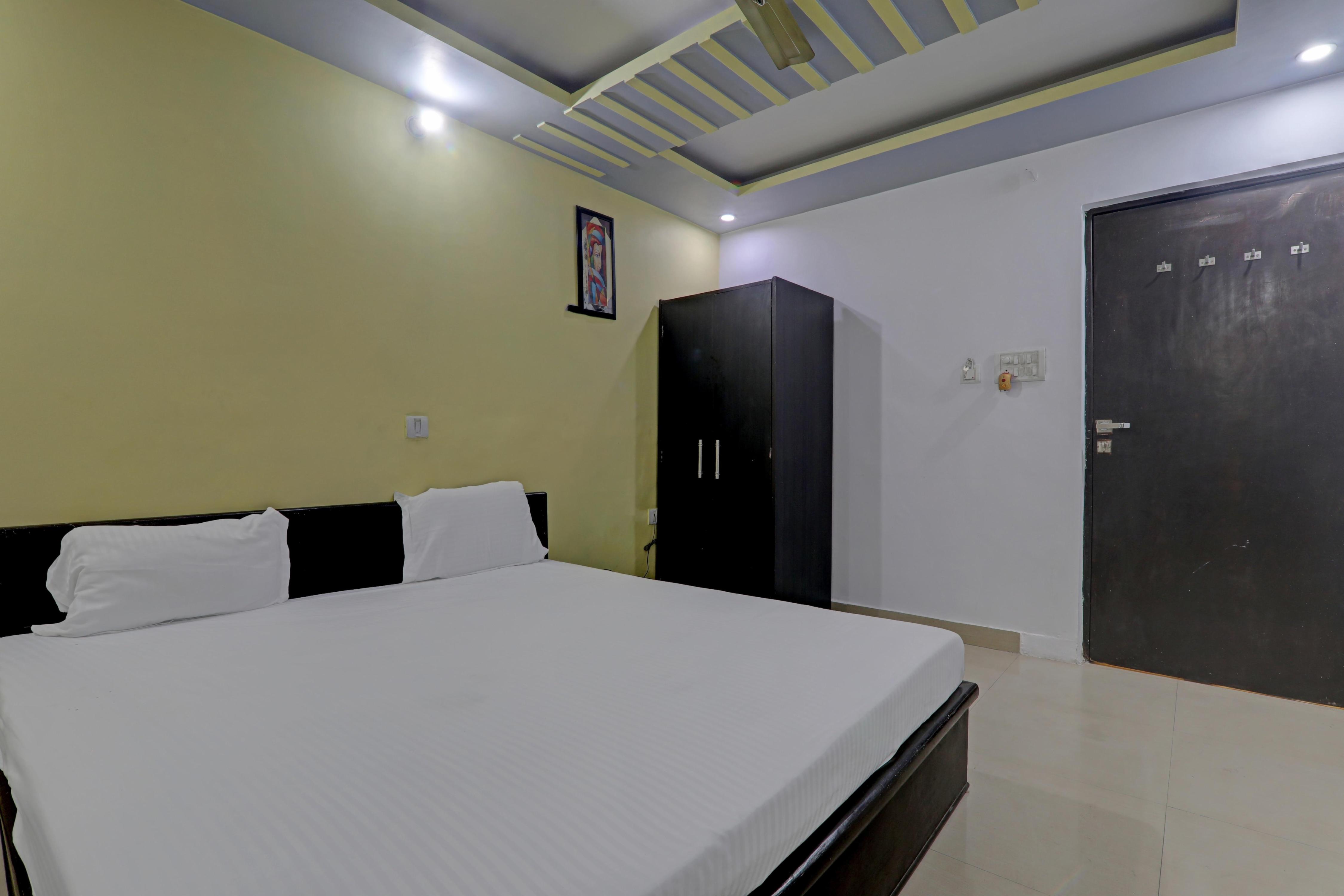 Super Hotel O Sri Krishna Palace - Tap to explore photos