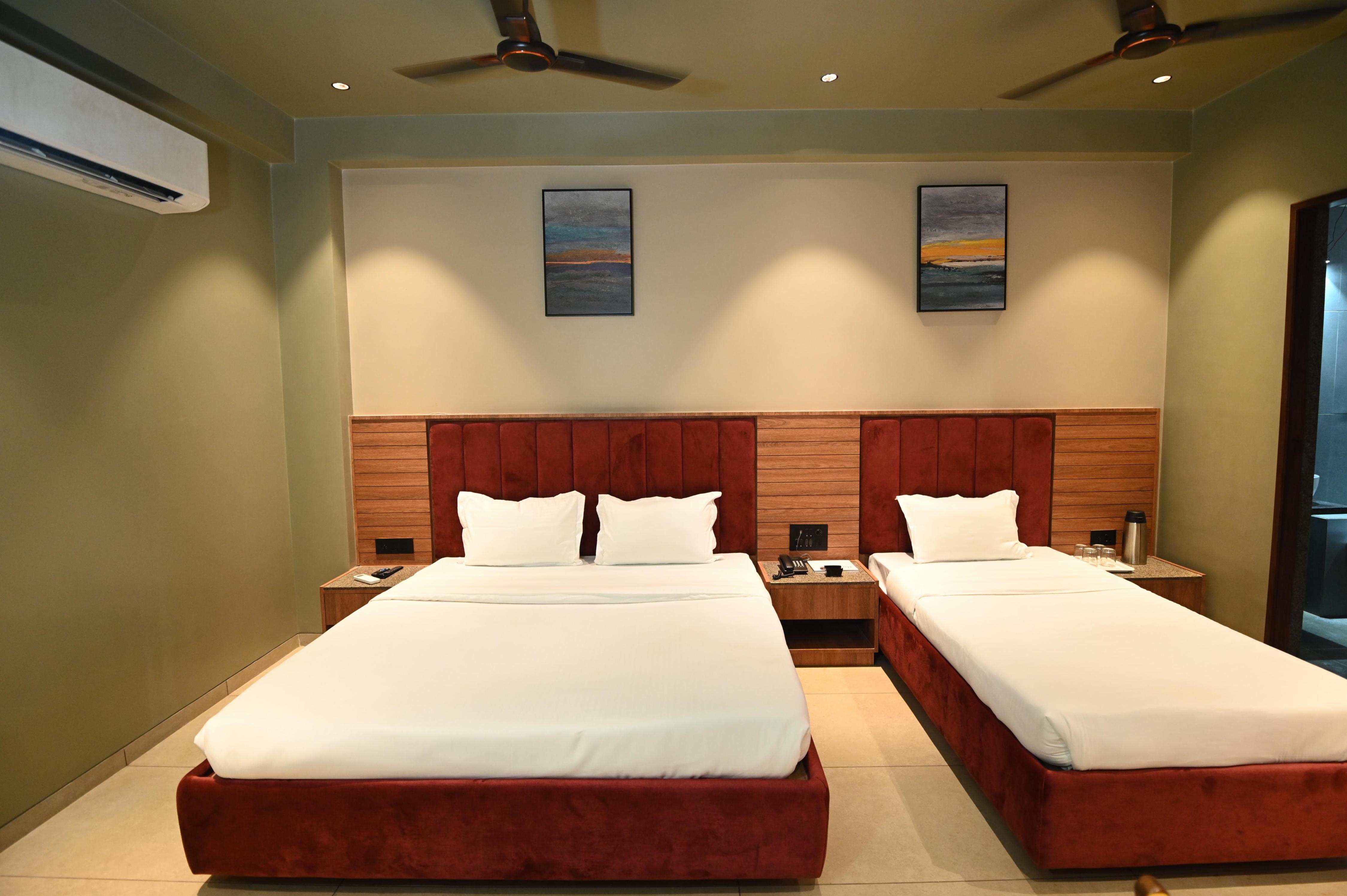 Hotel Minaxi Palace Room Type - Premium Room