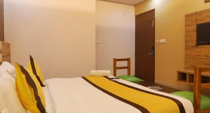 Hotel Cristelia Room Type - Deluxe Room