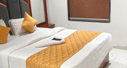 Hotel Palms Residency Mumbai Room Type - Deluxe Room