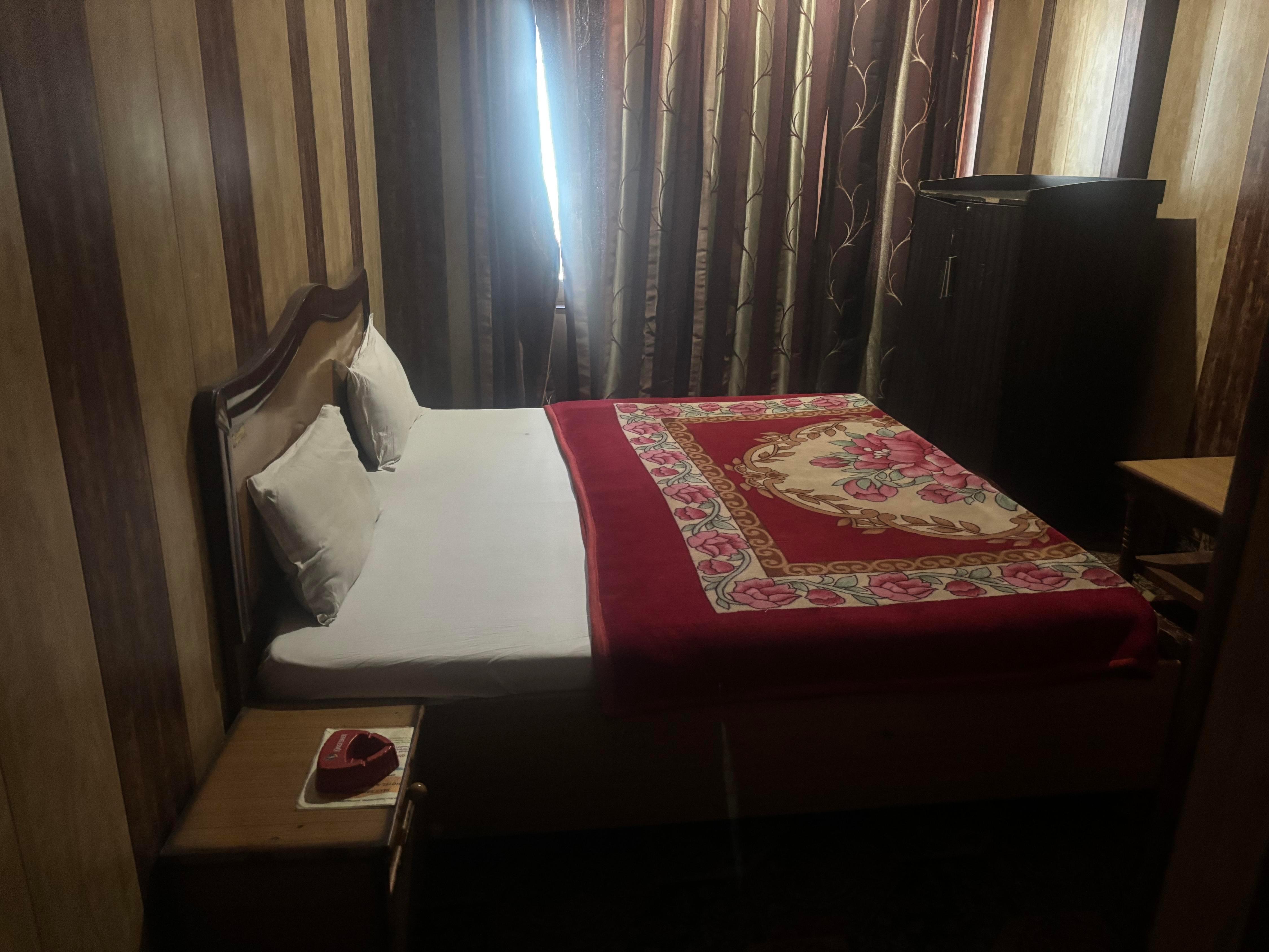 HOTEL BLUE SAPPHIRE AND RESTAURANT Room Type - Bedroom 6
