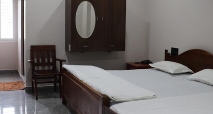 Dream Land Lodge Room Type - TRIPLE BED ROOM AC