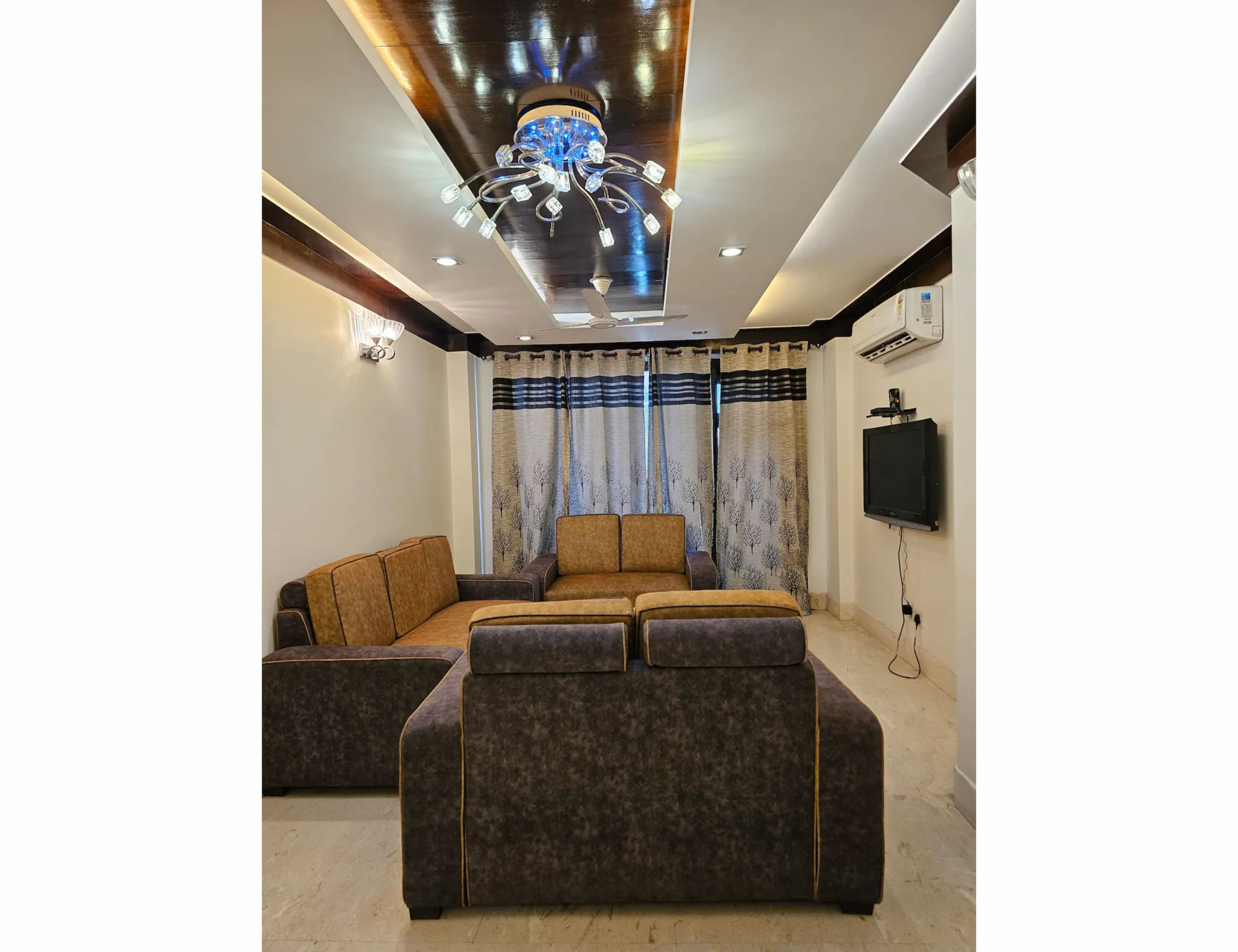 Host my stay 3Bhk House Greater kailash 1 - Tap to explore photos