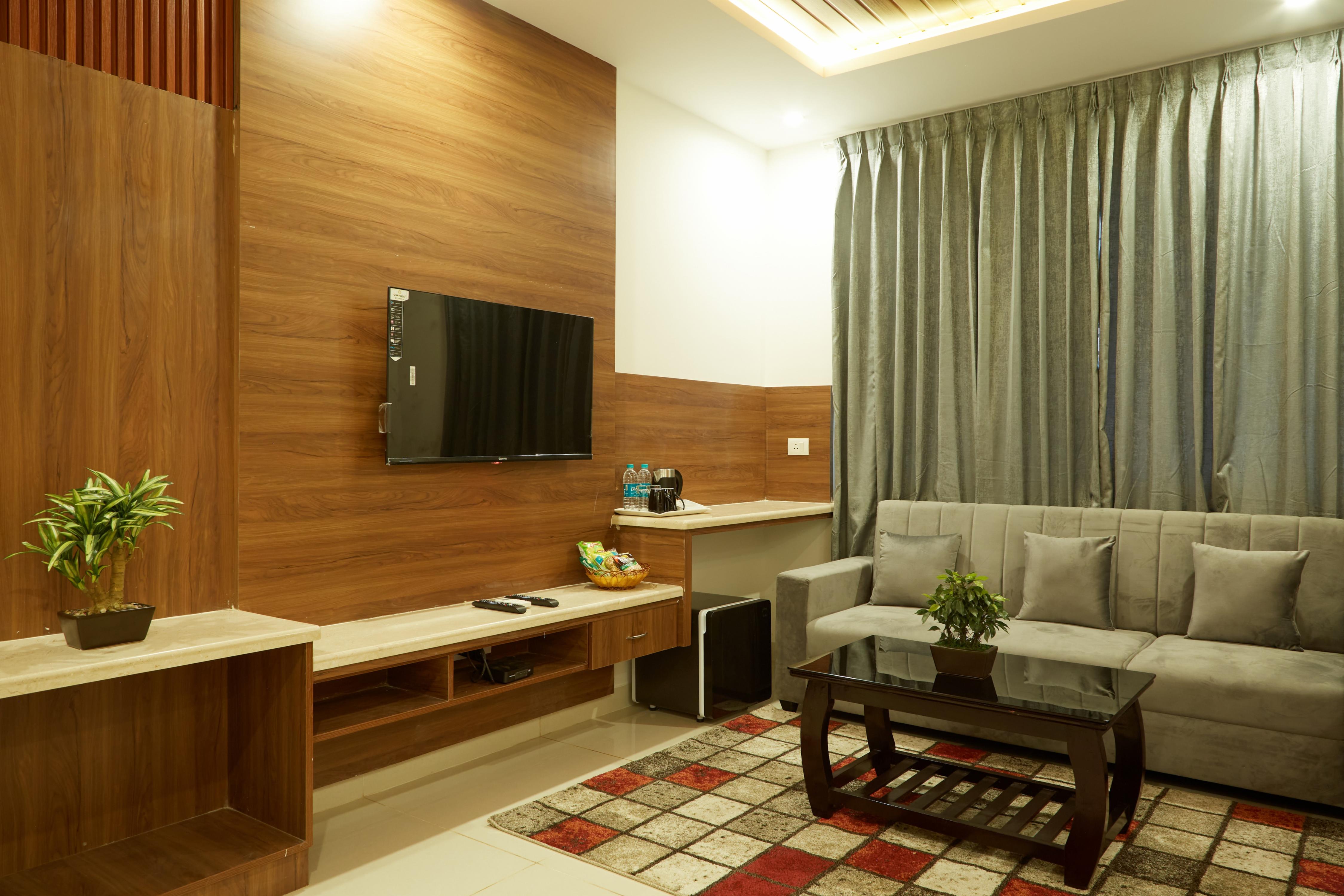VOVO PREMIER HOTEL - Gandhi Nagar - Tap to explore photos